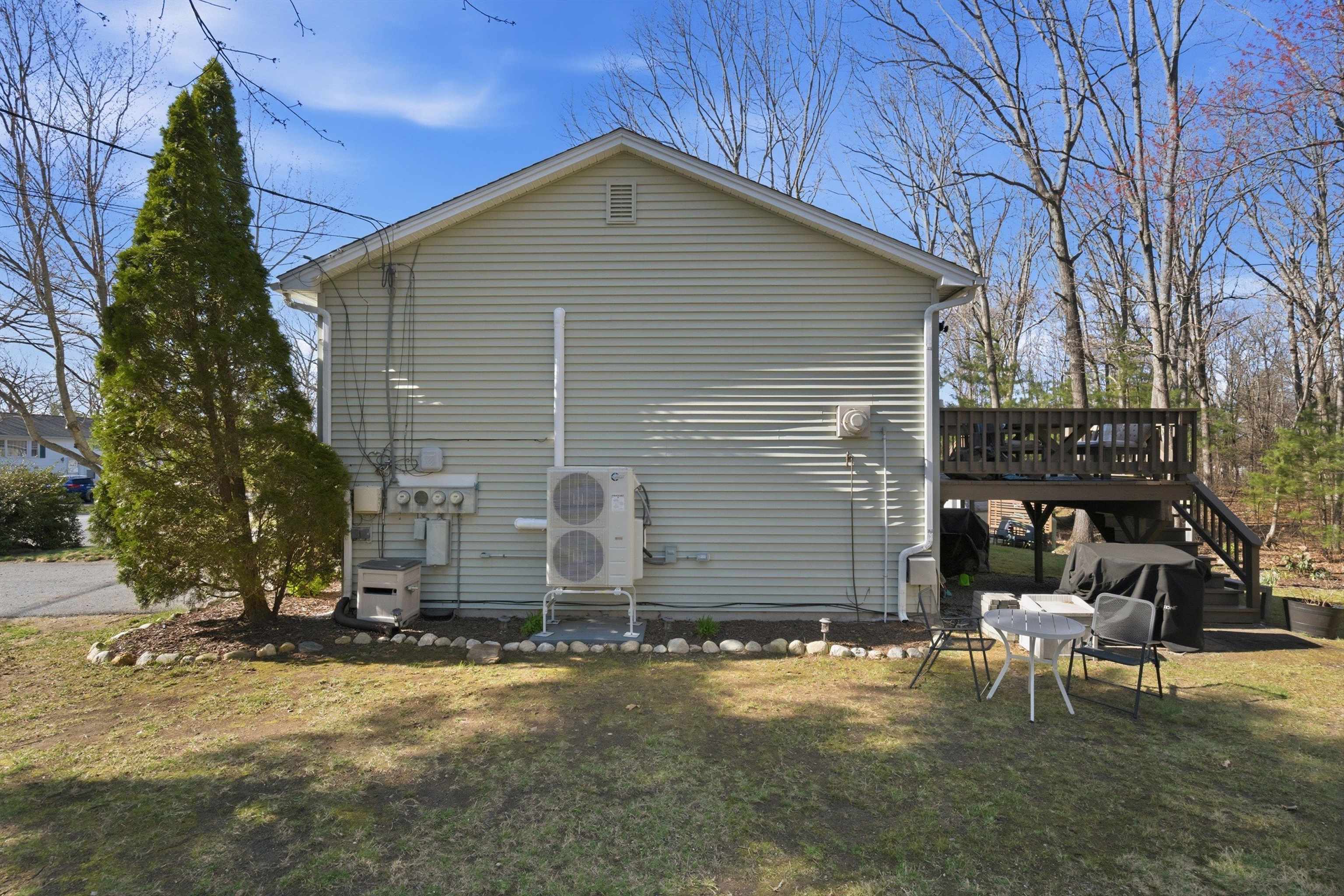 22 Derryfield Rd, Derry, NH 03038