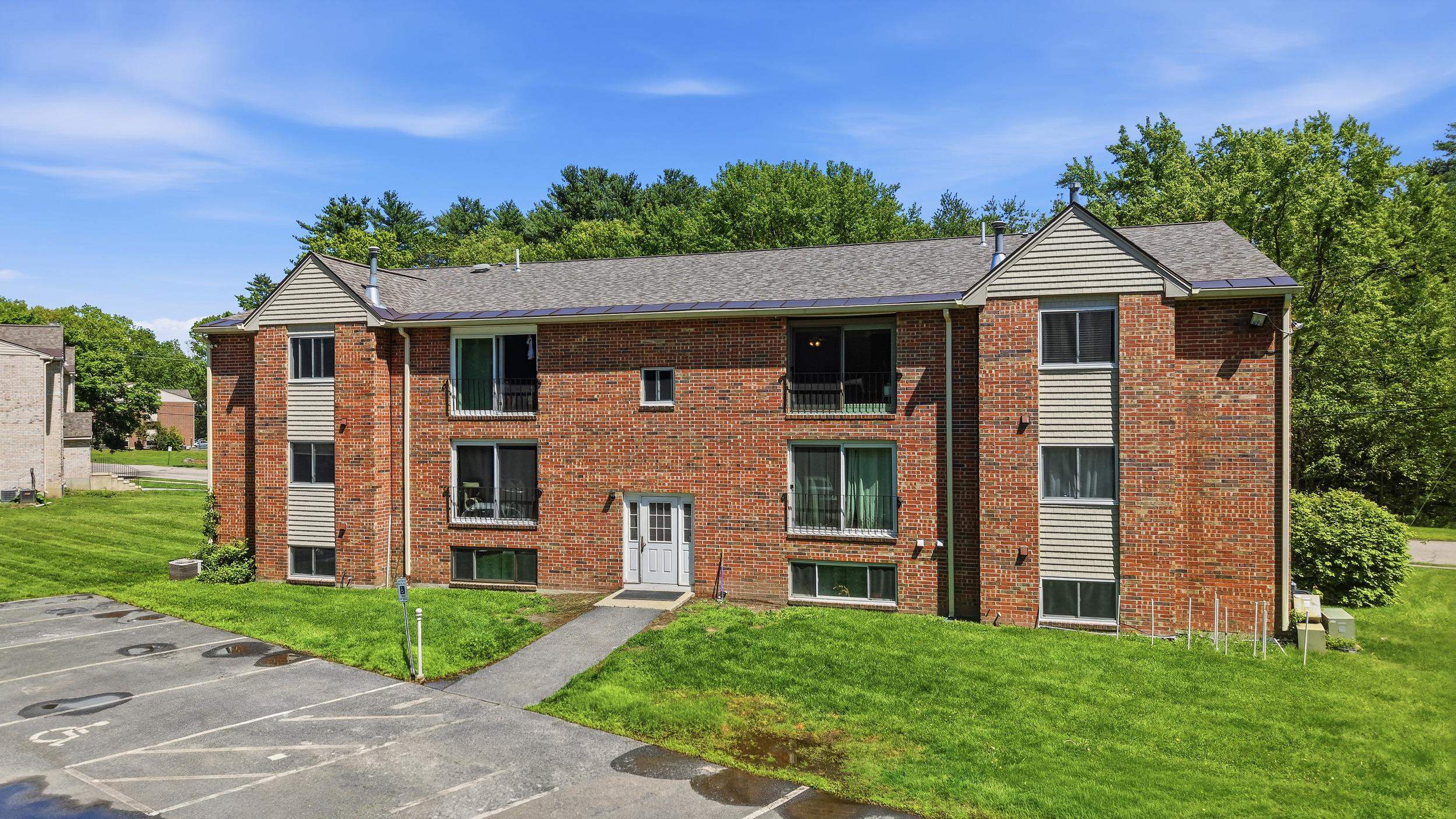 2 Brookside Dr #11, Exeter, NH 03833