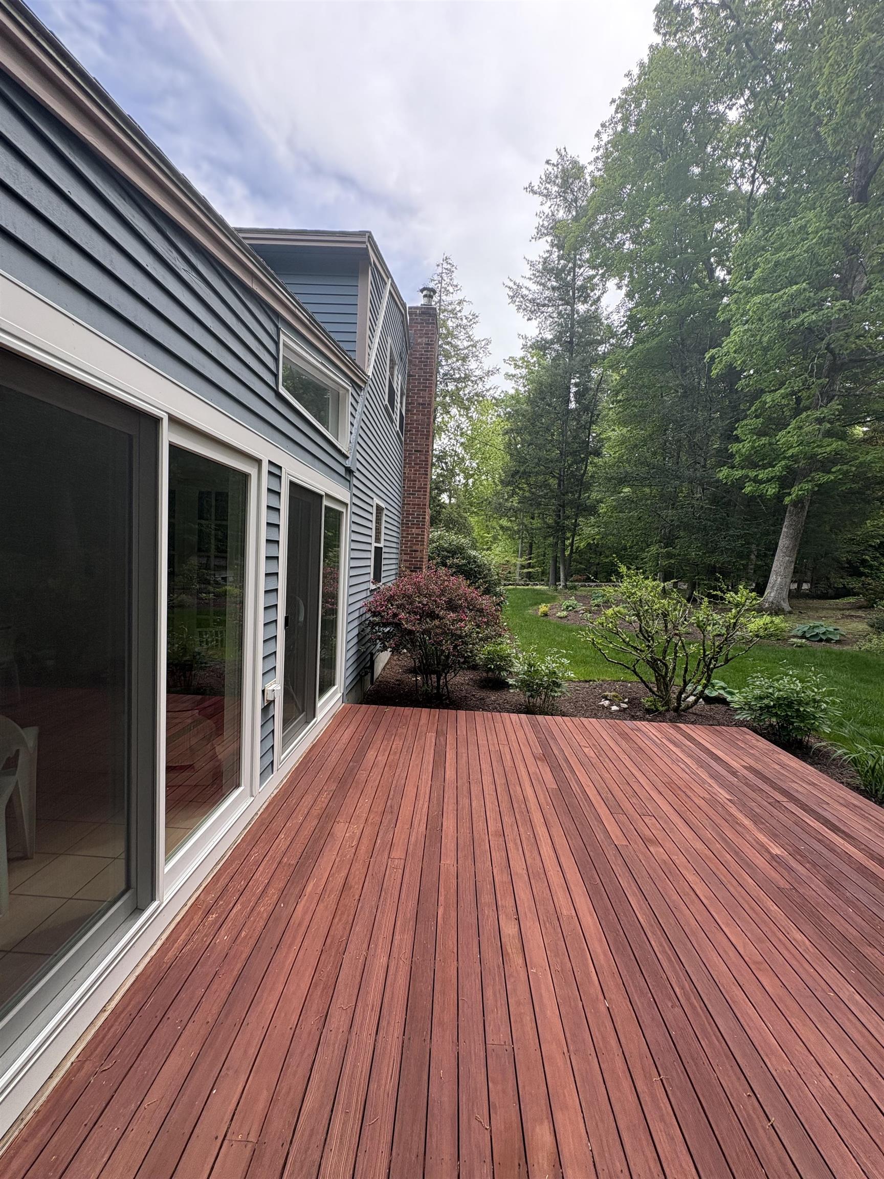 22 Deerwood Dr, Amherst, NH 03031