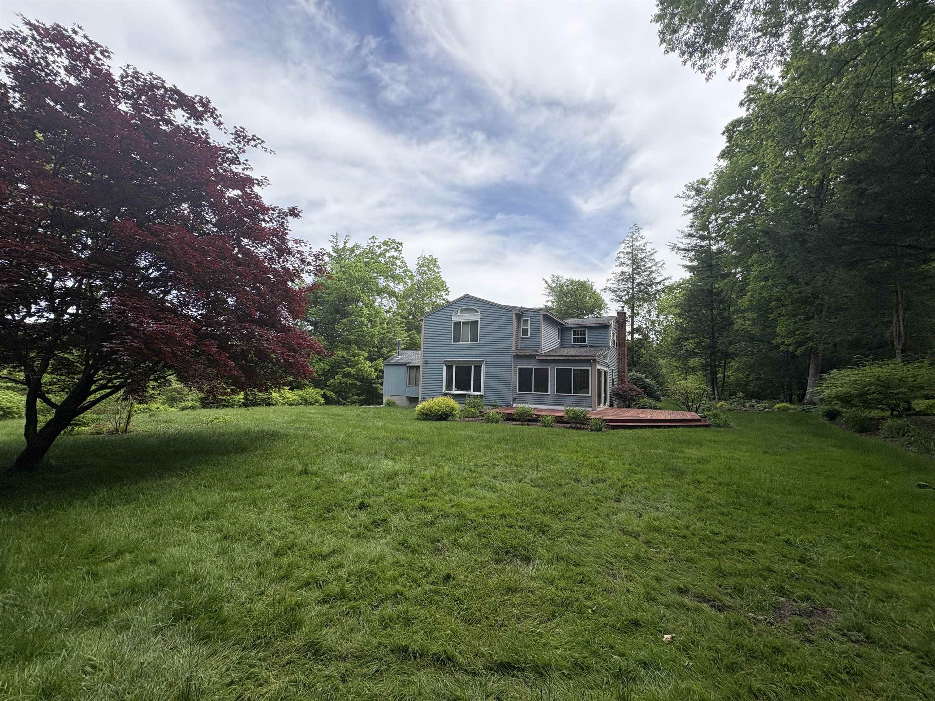22 Deerwood Dr, Amherst, NH 03031
