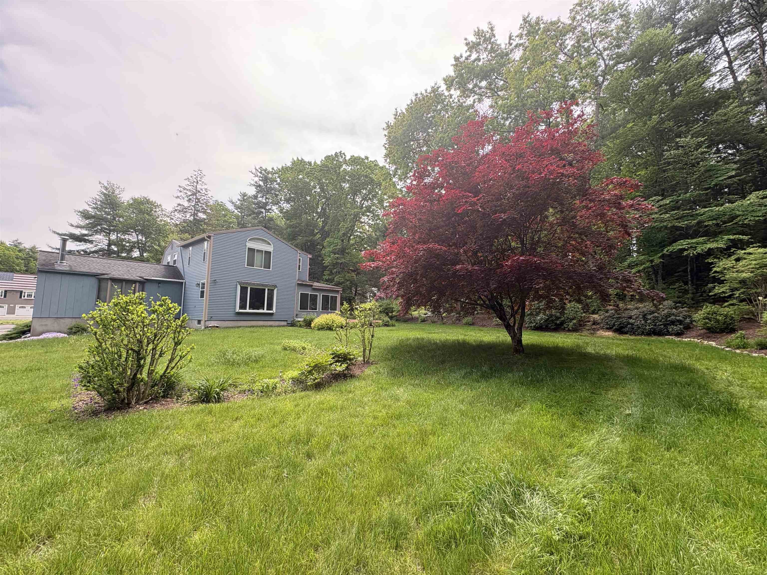 22 Deerwood Dr, Amherst, NH 03031