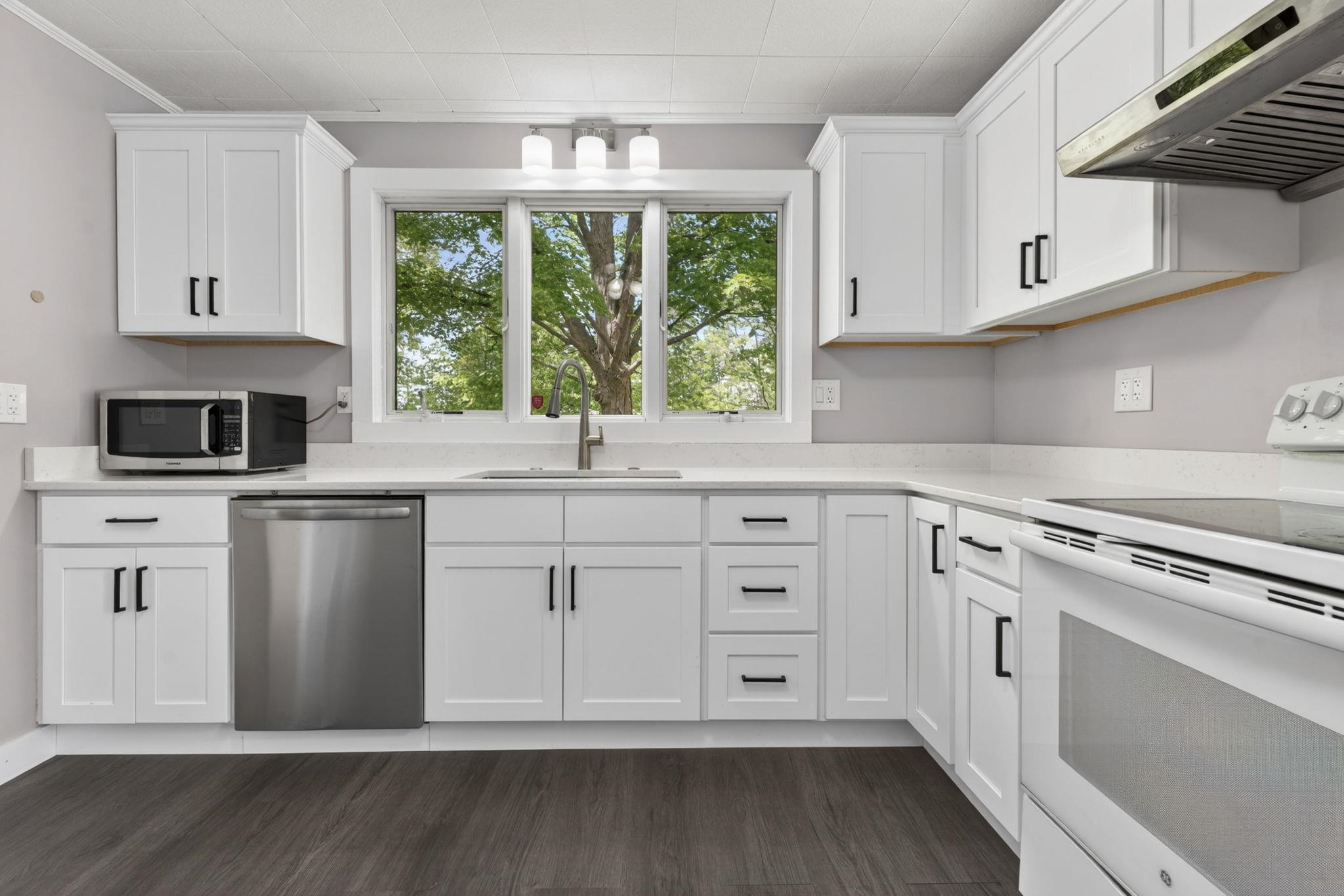 58 Lowell Rd, Hudson, NH 03051