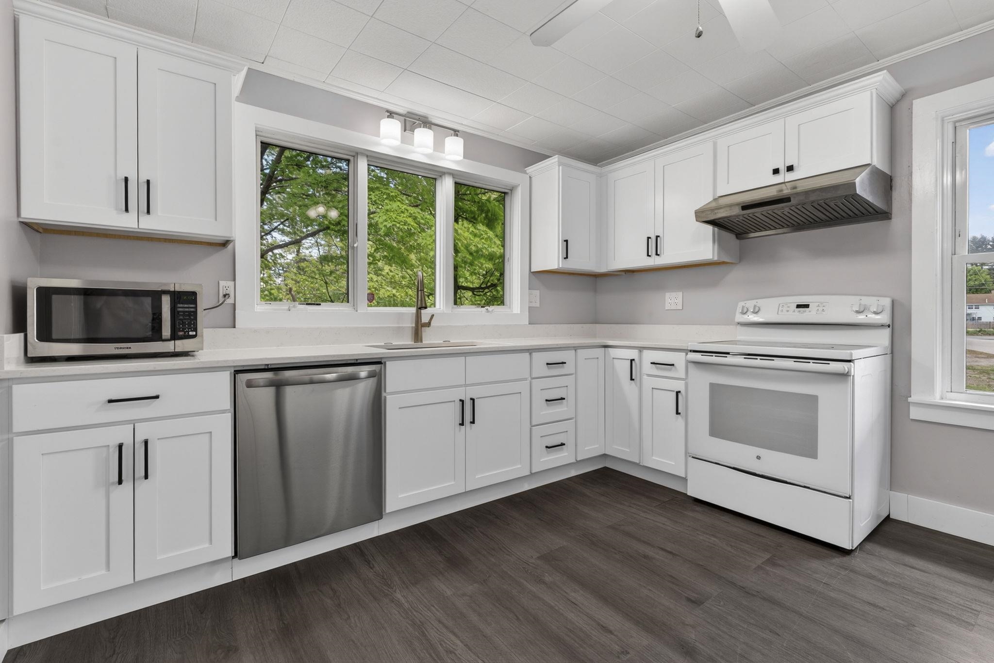 58 Lowell Rd, Hudson, NH 03051
