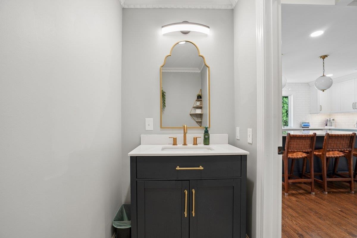 5 Spring Hill Rd, Bedford, NH 03110