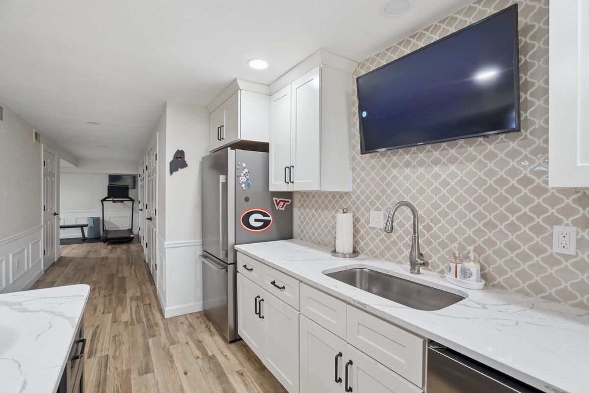 5 Spring Hill Rd, Bedford, NH 03110
