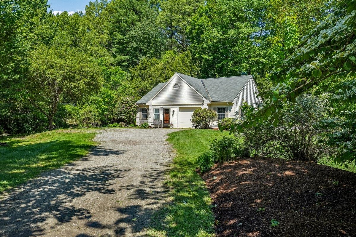 5 Spring Hill Rd, Bedford, NH 03110