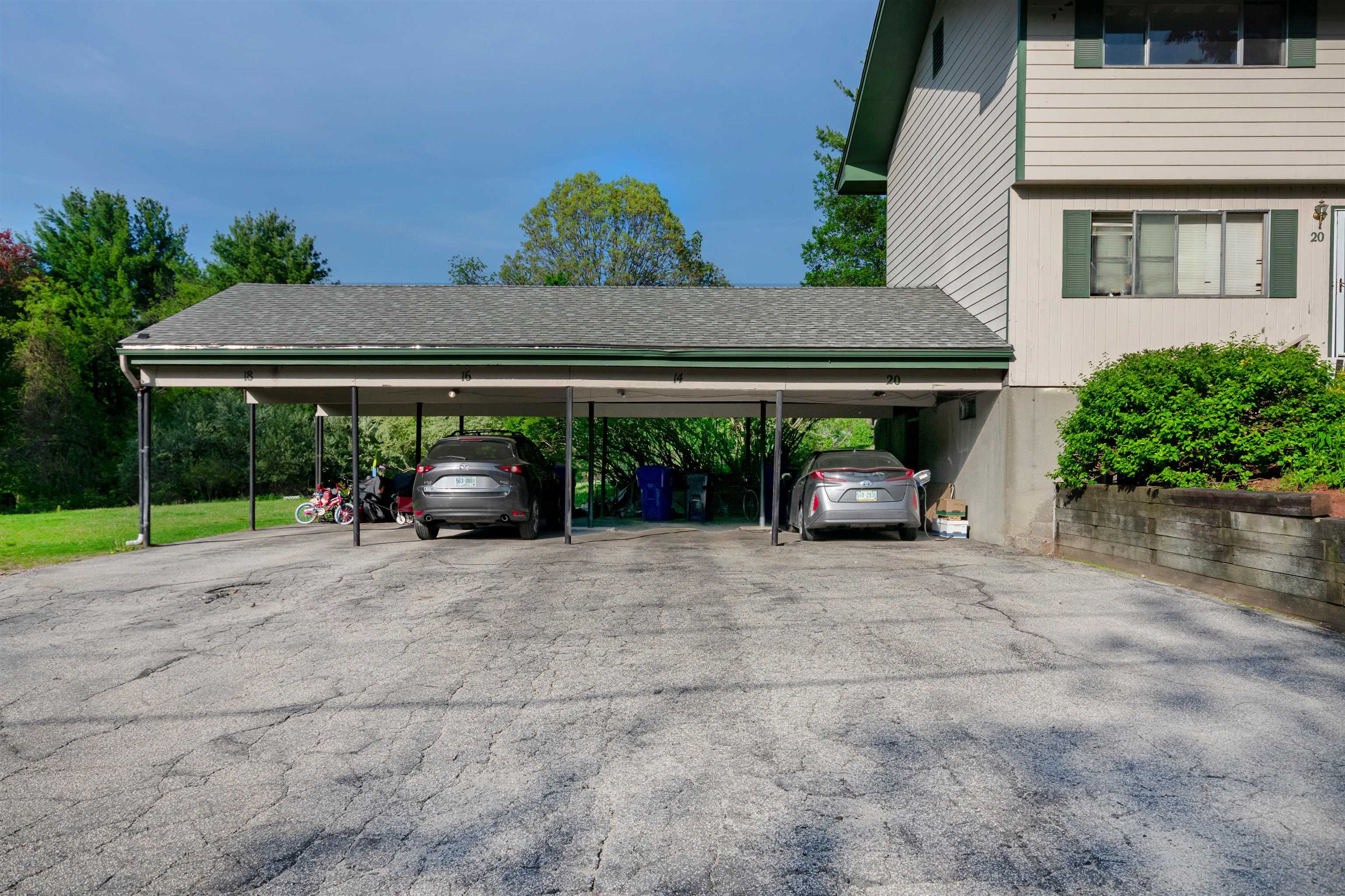 14 Oliver Dr, Hudson, NH 03051