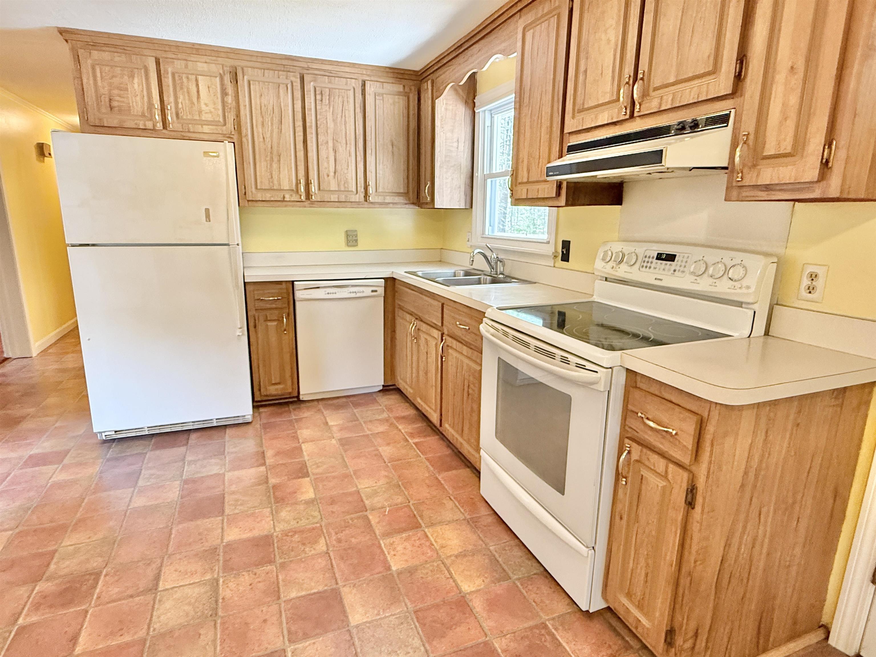 4 Rita Ave, Pelham, NH 03076
