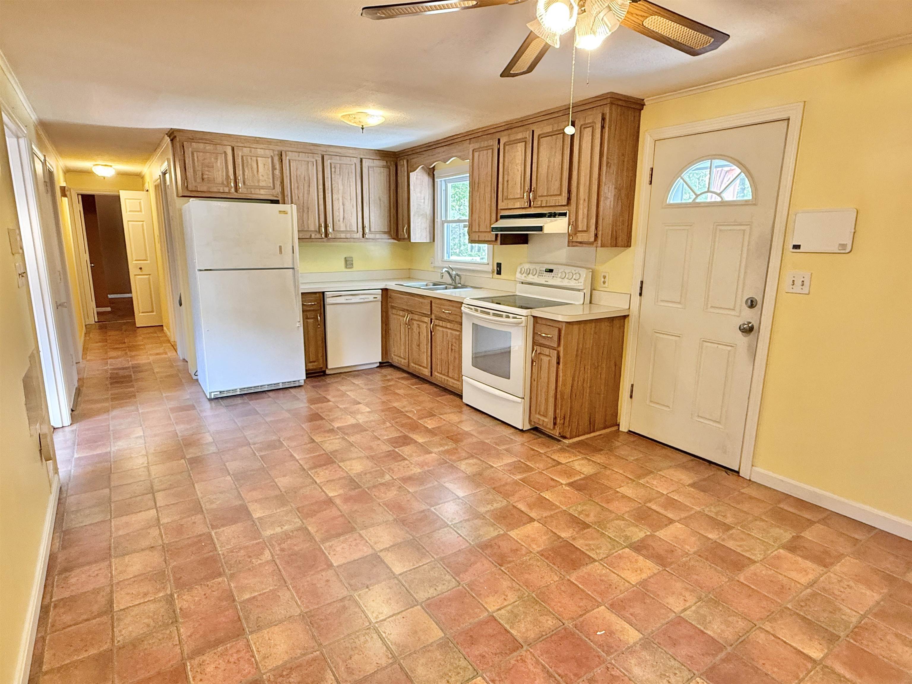 4 Rita Ave, Pelham, NH 03076