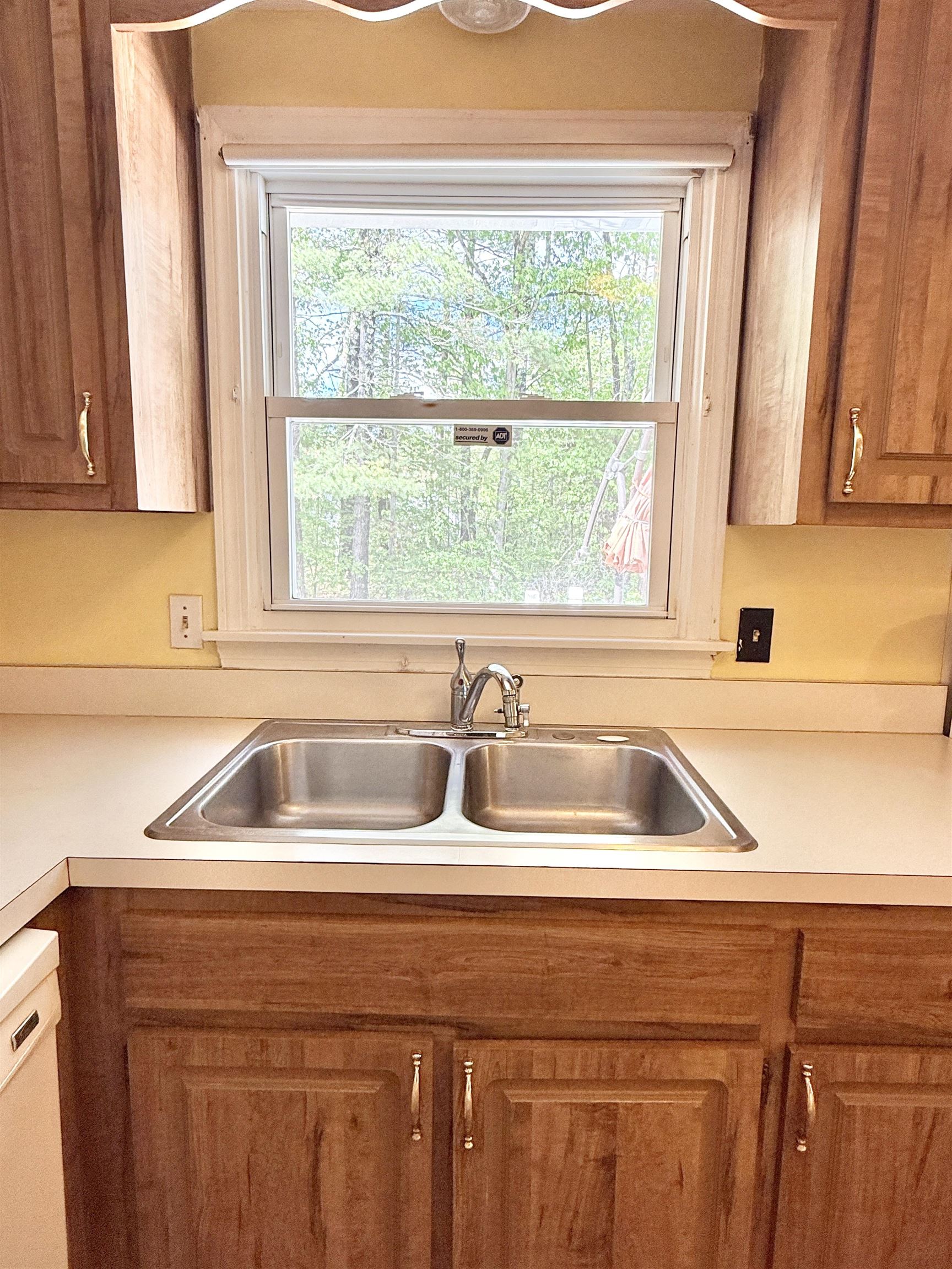 4 Rita Ave, Pelham, NH 03076