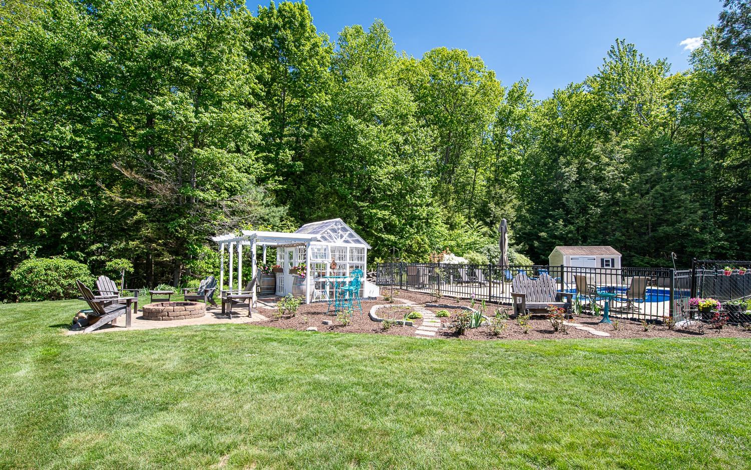 32 Mcintosh Rd, Danville, NH 03819
