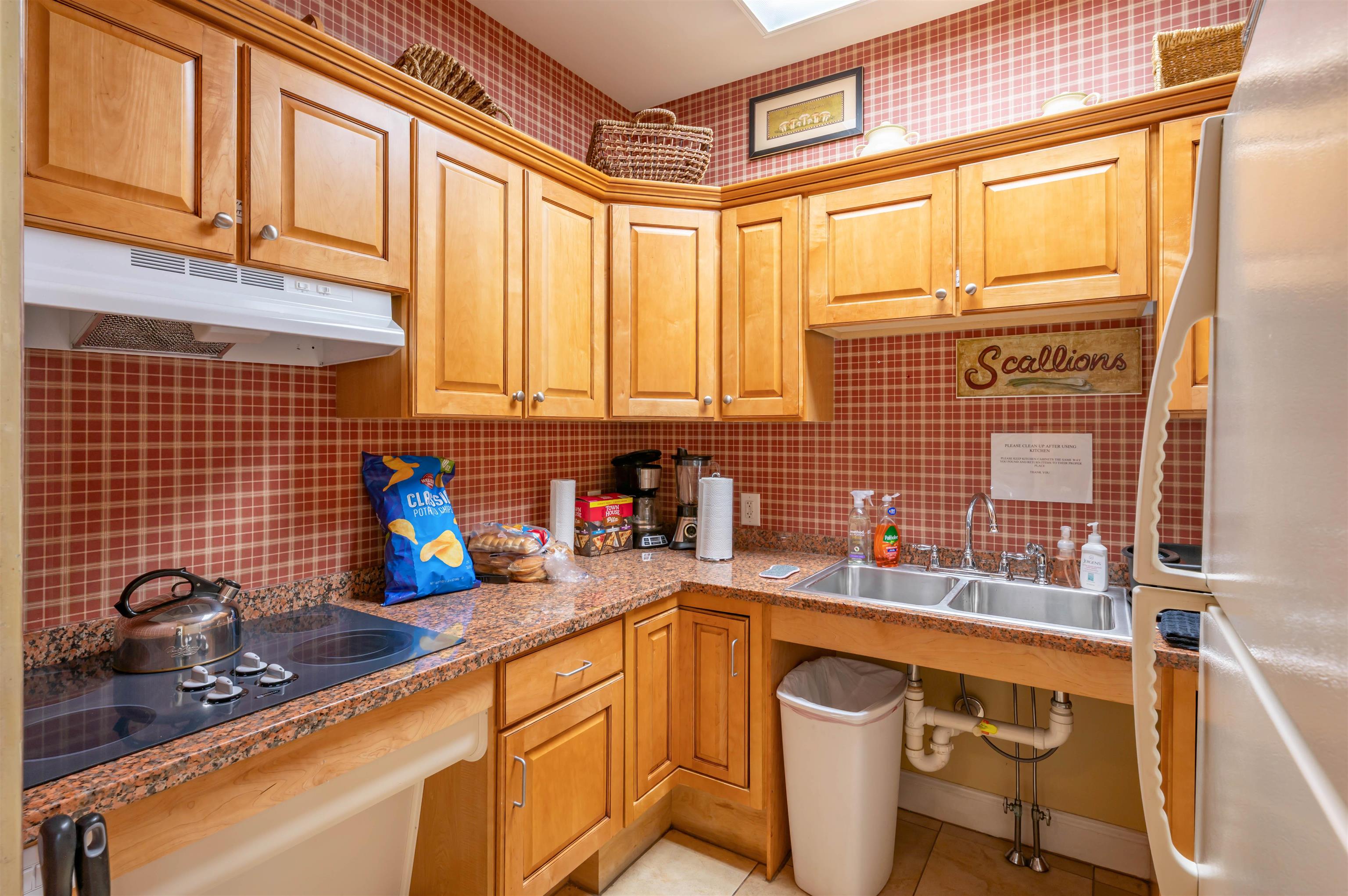5 Sally Sweets Way, Salem, NH 03079
