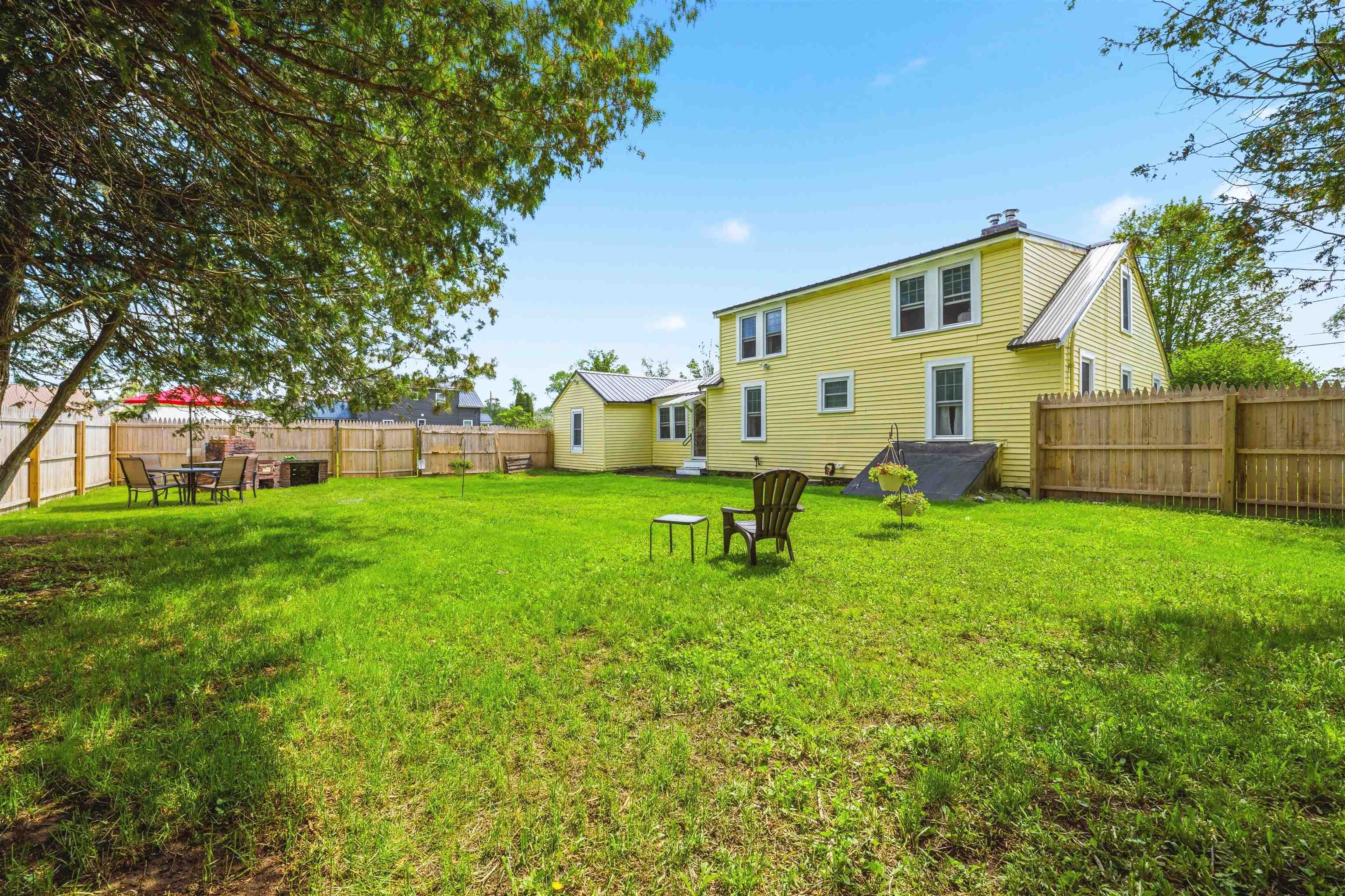 12 Kilkenny St, Lancaster, NH 03584