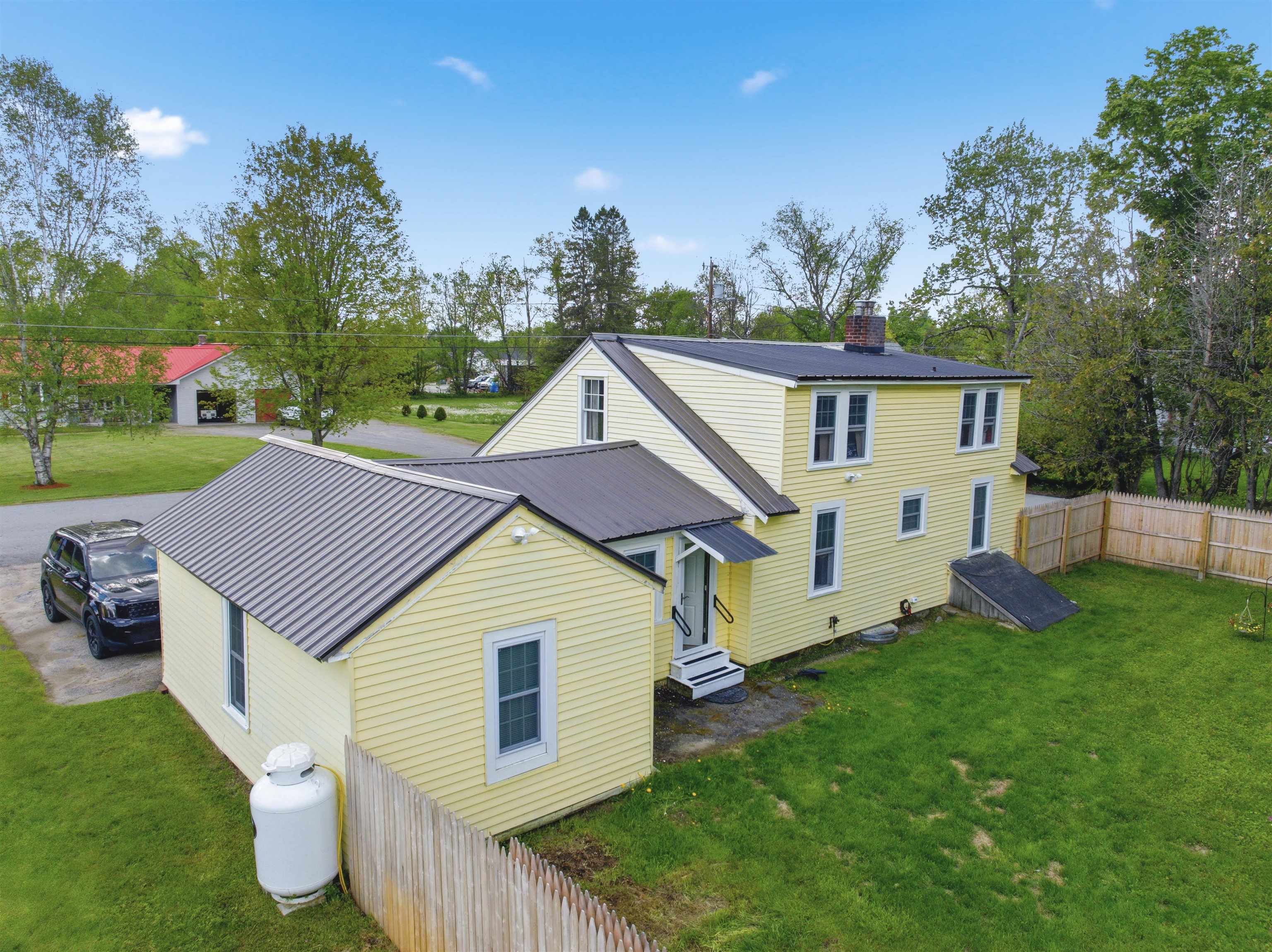 12 Kilkenny St, Lancaster, NH 03584