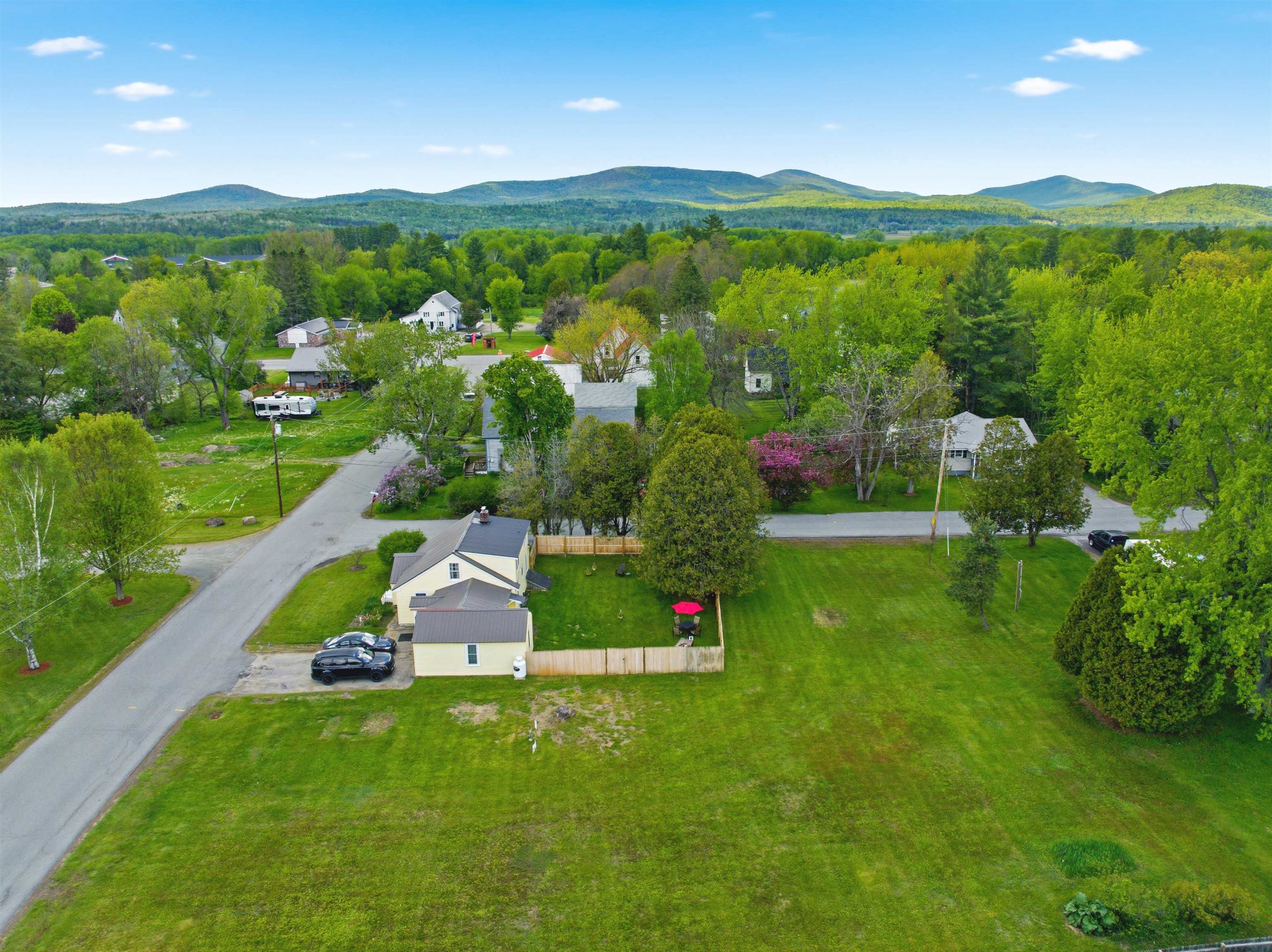 12 Kilkenny St, Lancaster, NH 03584