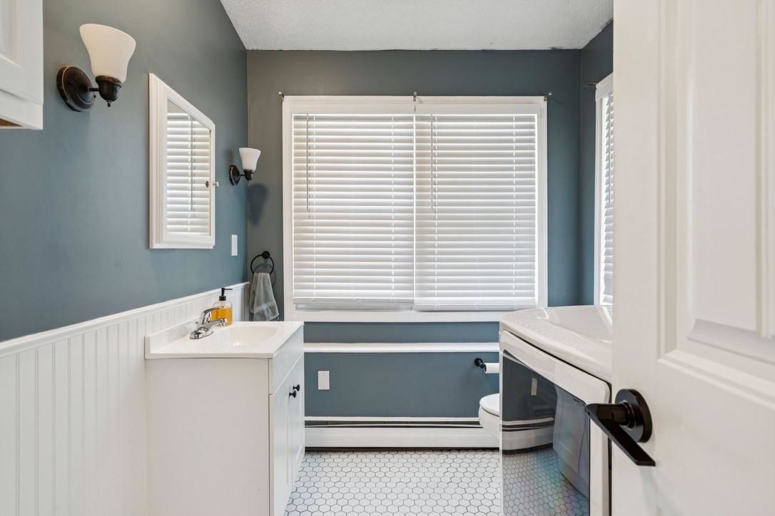 17 Dartmouth St, Claremont, NH 03743