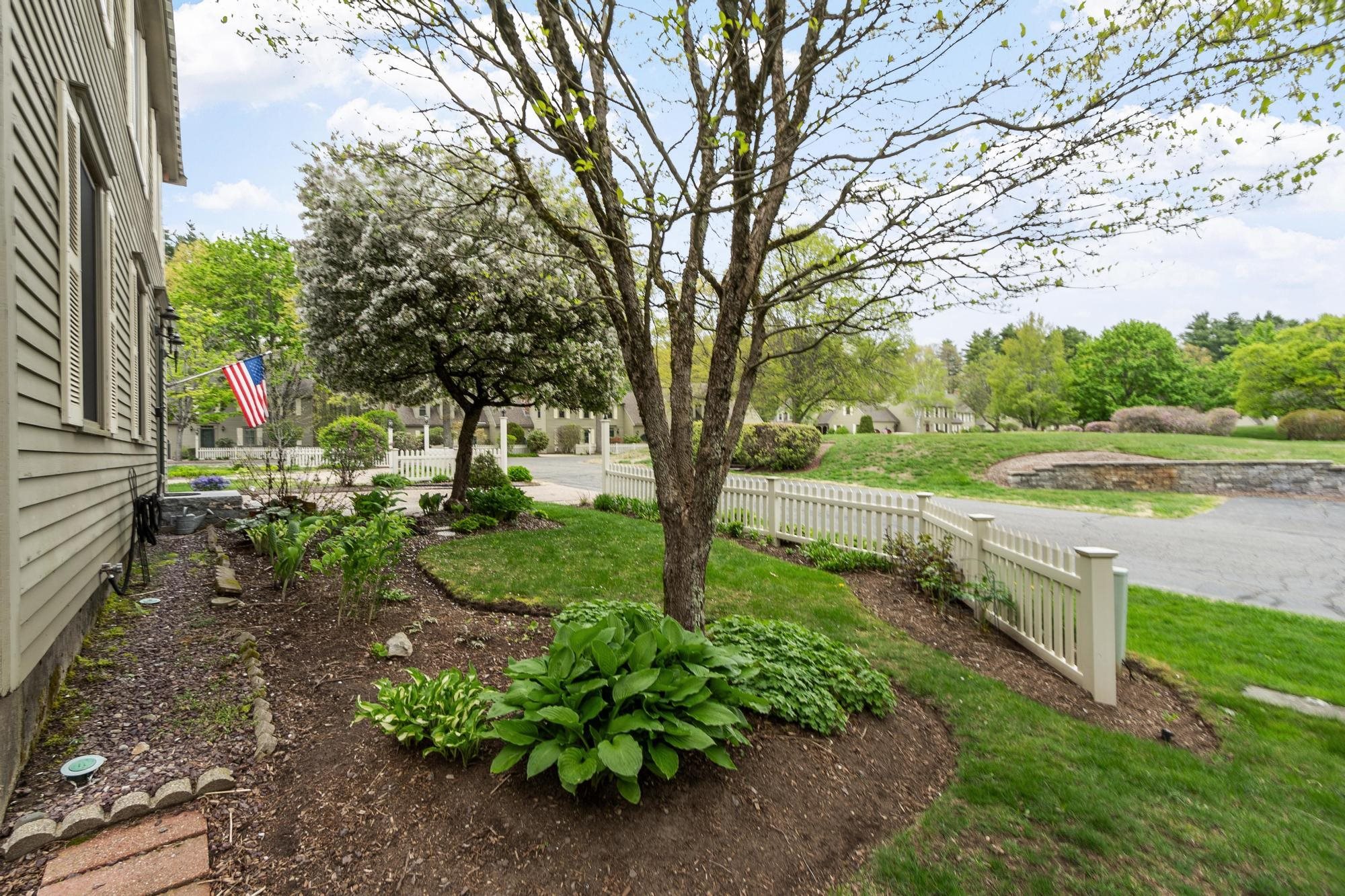 20 Lamplight Dr, Atkinson, NH 03811