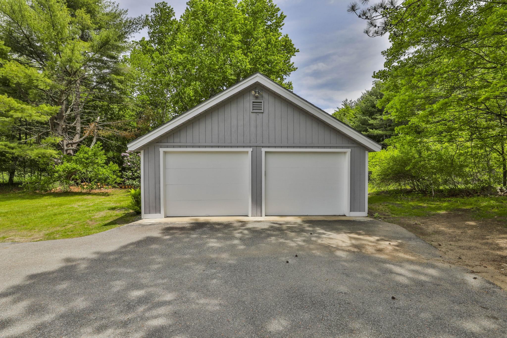 42 Main St, Brookline, NH 03033