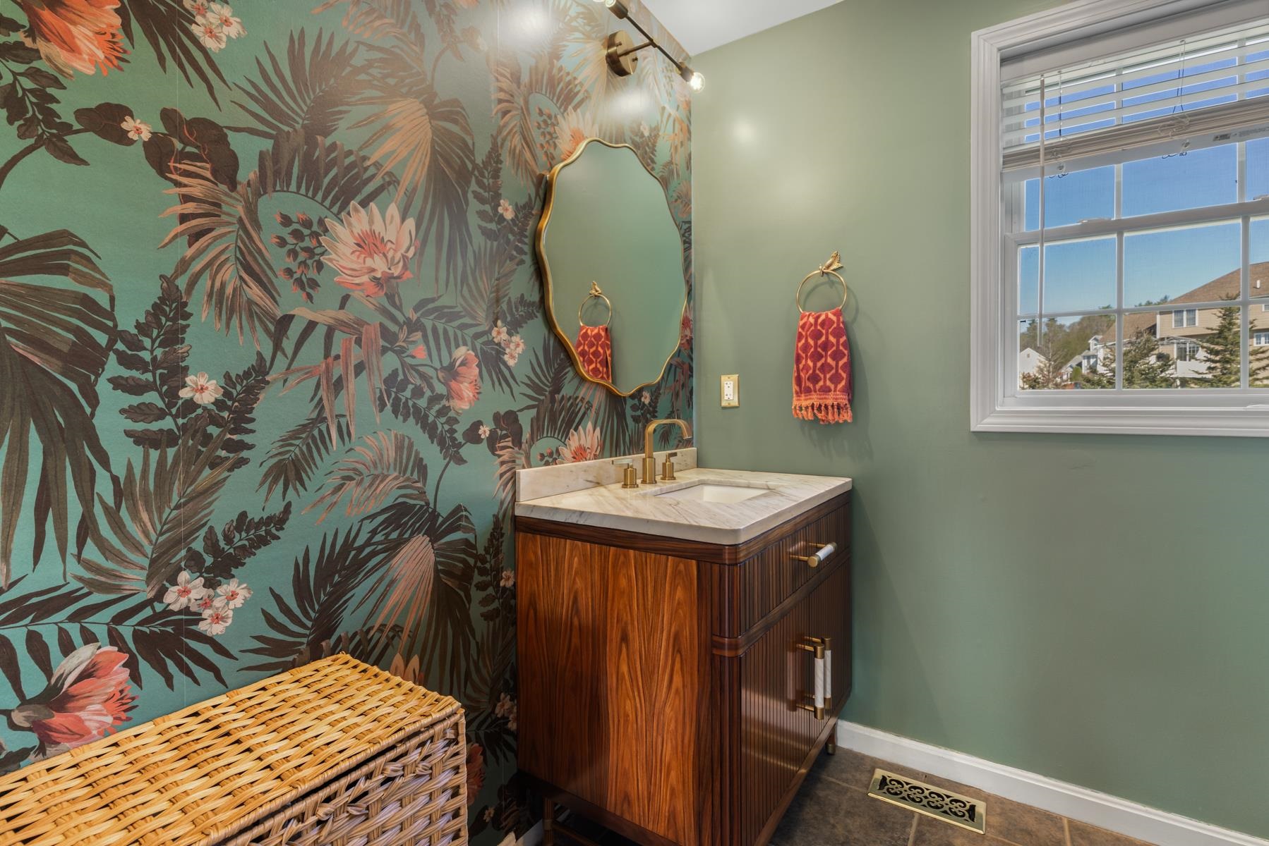15 Victoria Dr, Somersworth, NH 03878