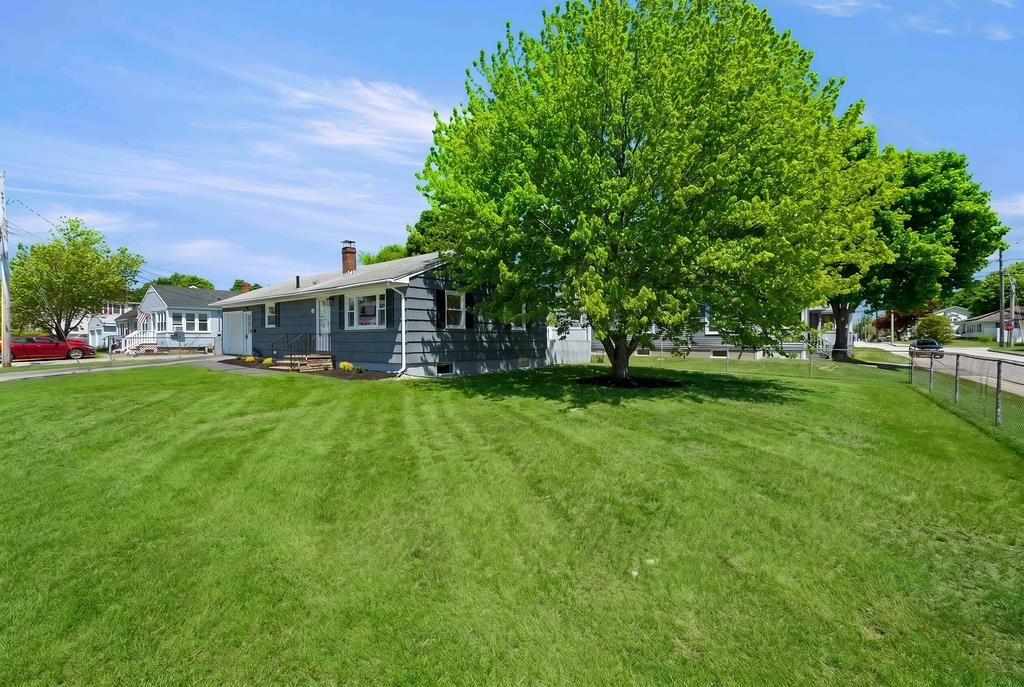 18 Harvard St, Rochester, NH 03867