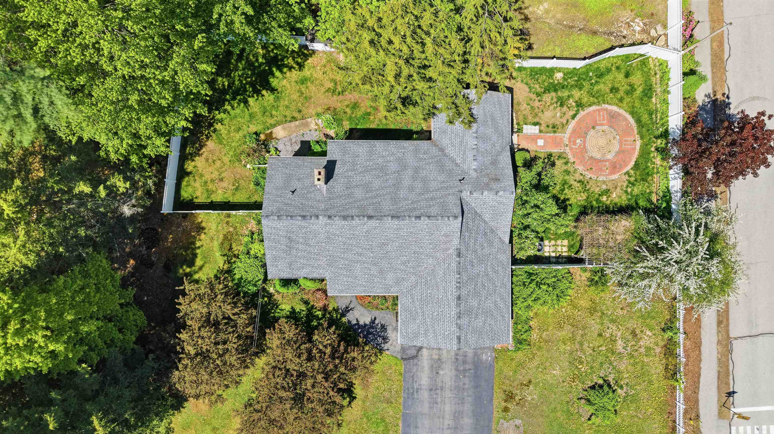 2 Ben Cir, Goffstown, NH 03045
