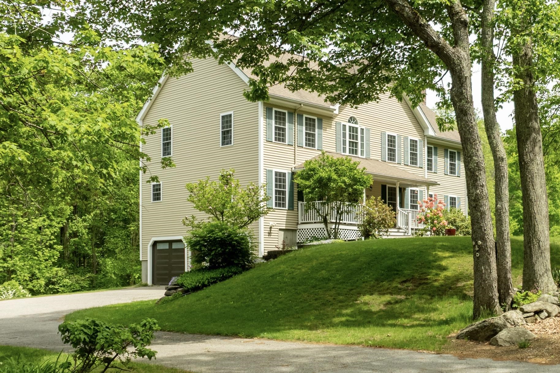 537 Pingree Hill Rd, Auburn, NH 03032