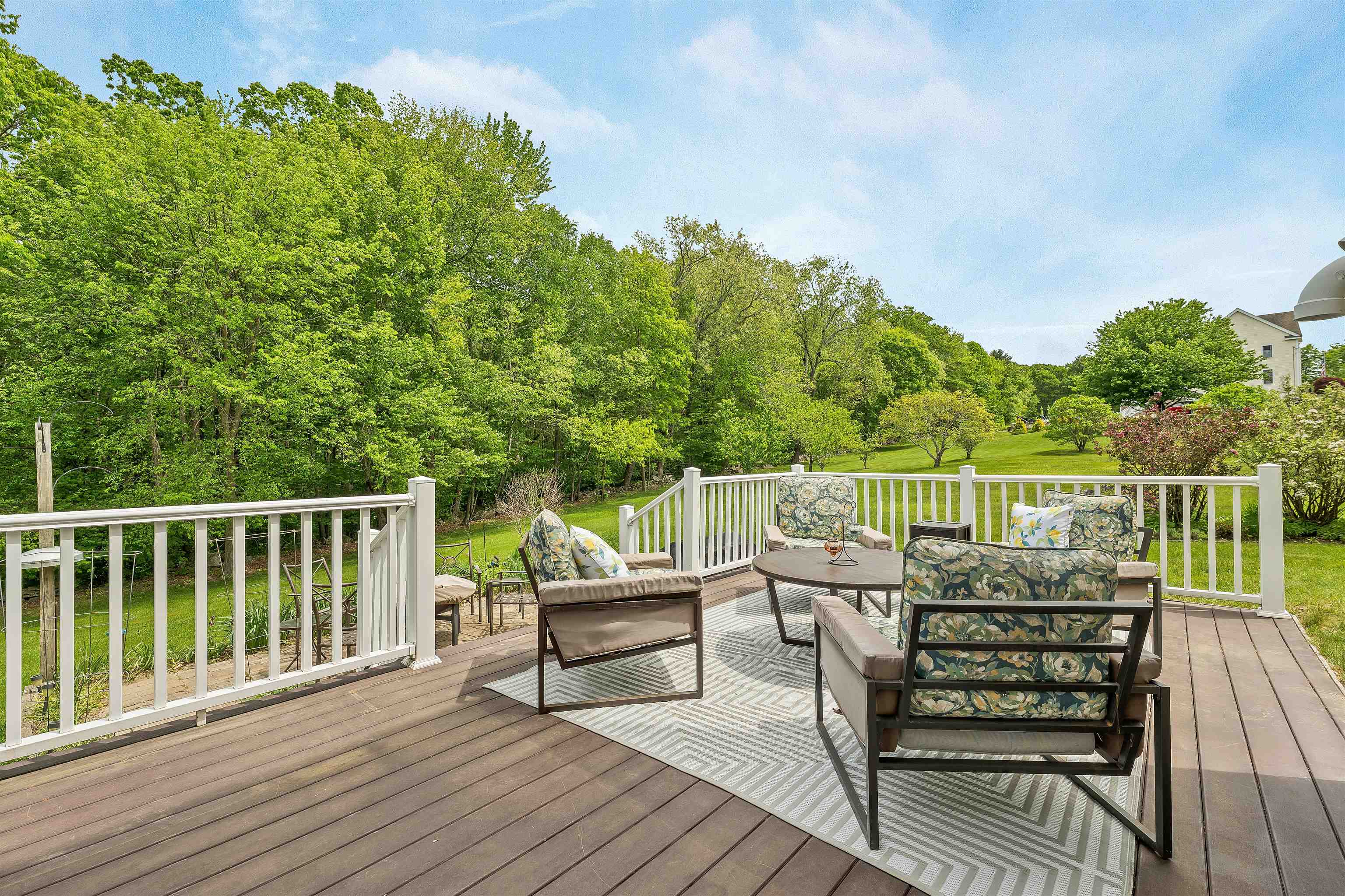 537 Pingree Hill Rd, Auburn, NH 03032
