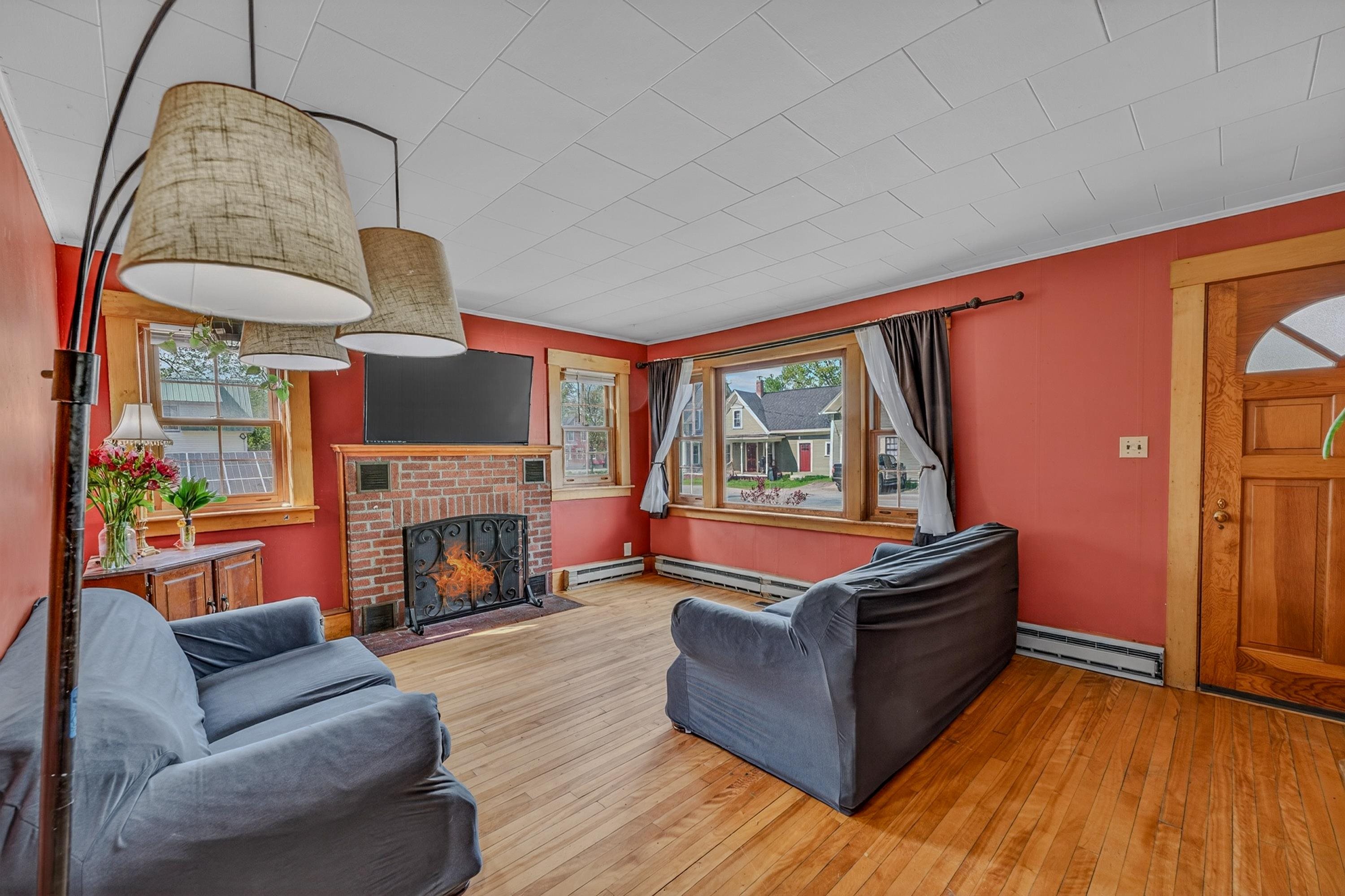 25 Portland St, Lancaster, NH 03584