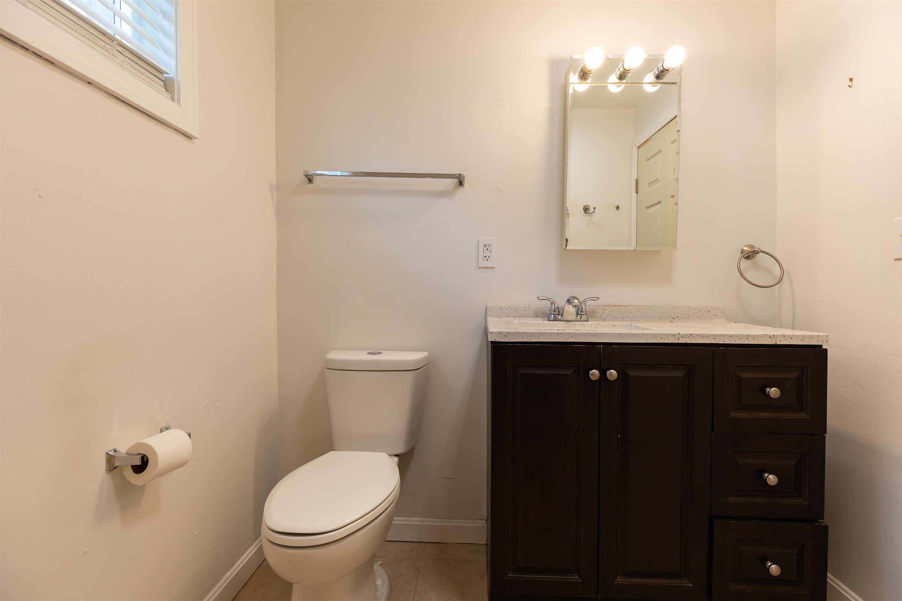46 Birchwood Dr, Milford, NH 03055