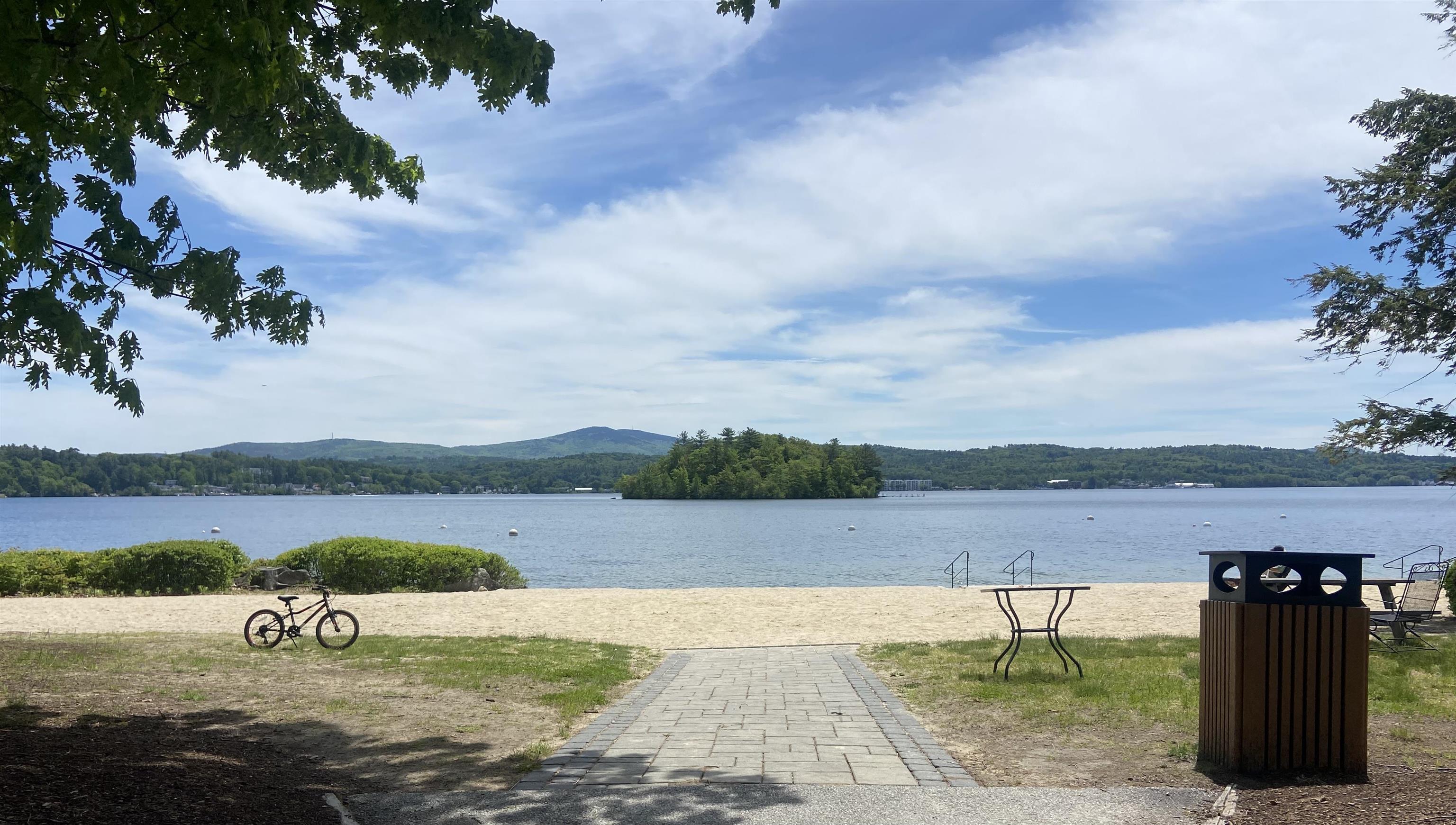 40 Hampton Ct, Laconia, NH 03246