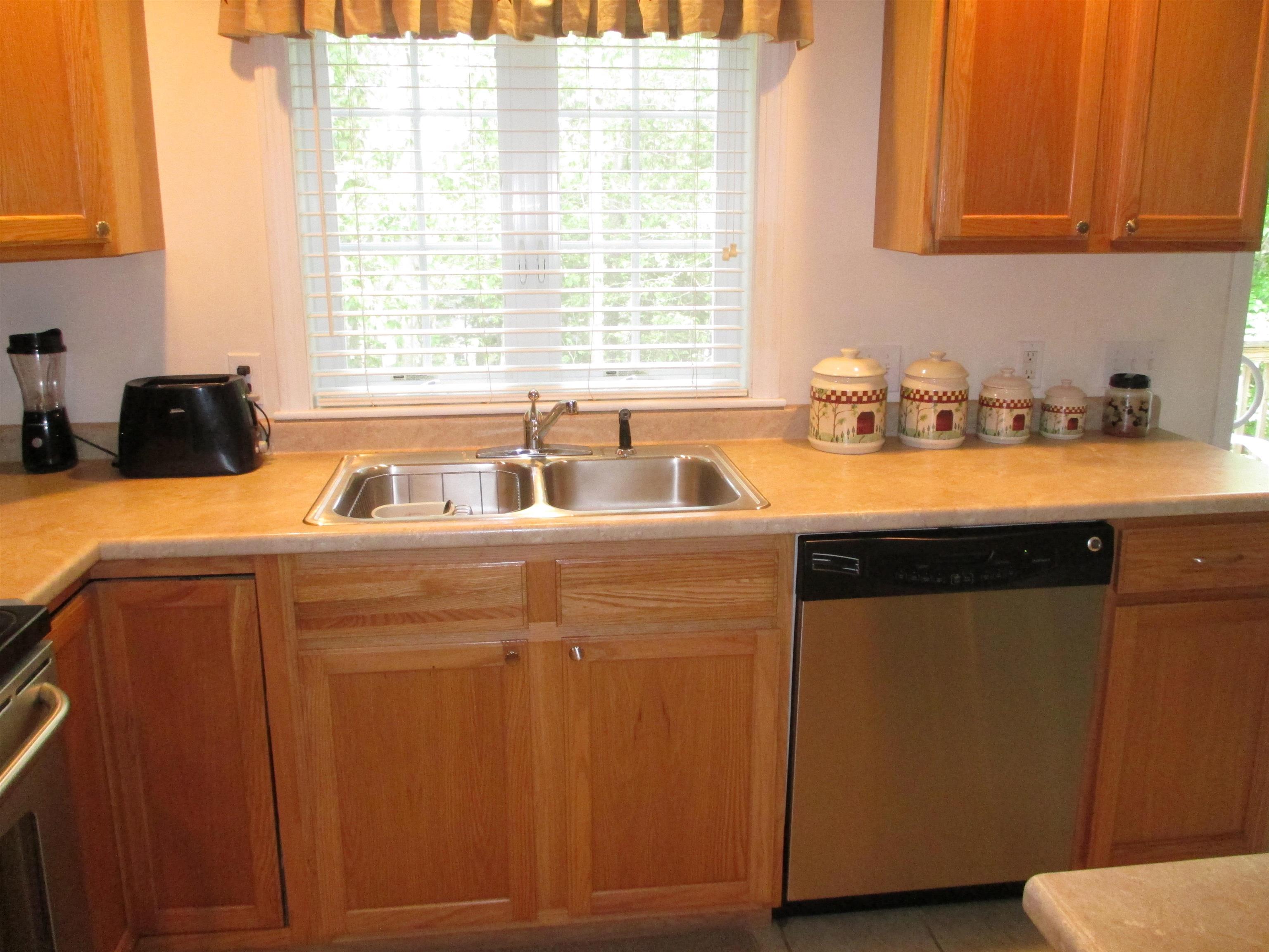 19 Split Rock Dr, Rochester, NH 03839