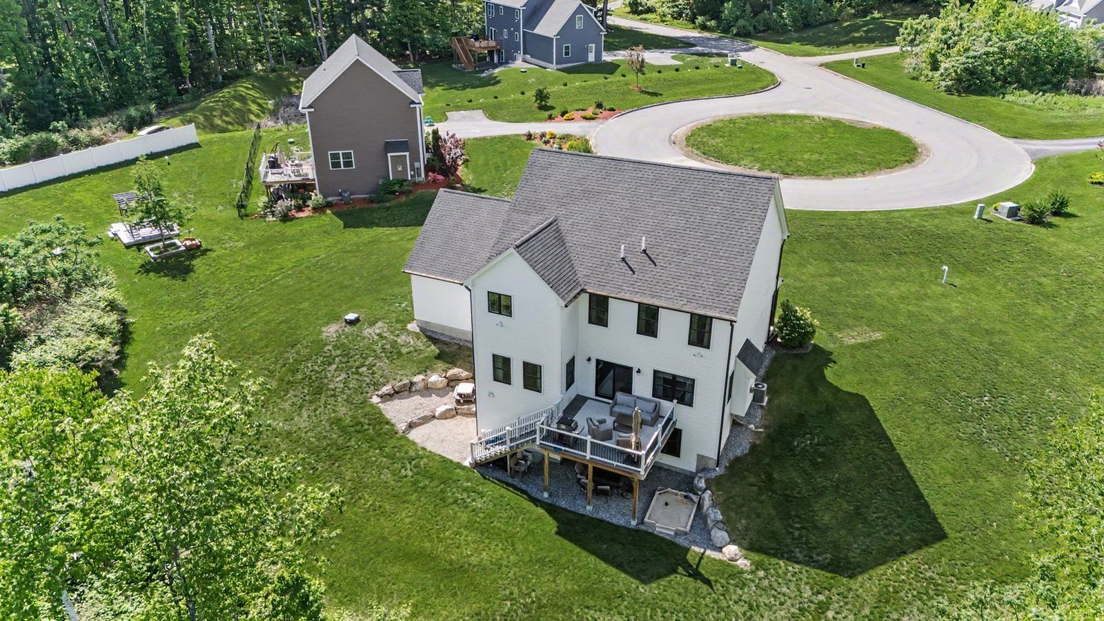 7 Valerie Ln, Derry, NH 03038