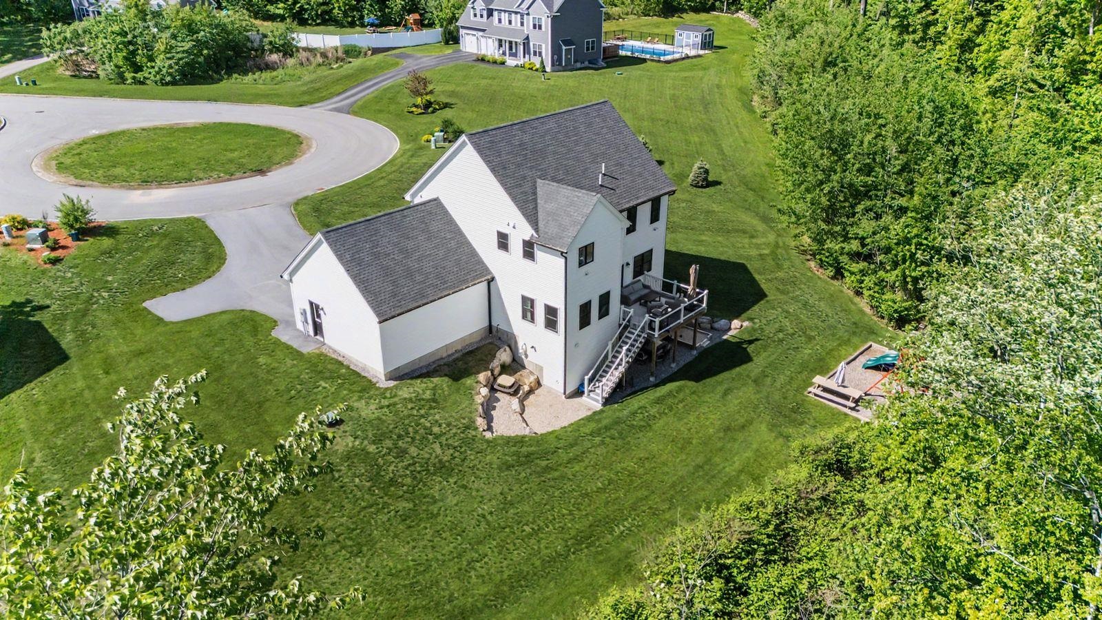 7 Valerie Ln, Derry, NH 03038