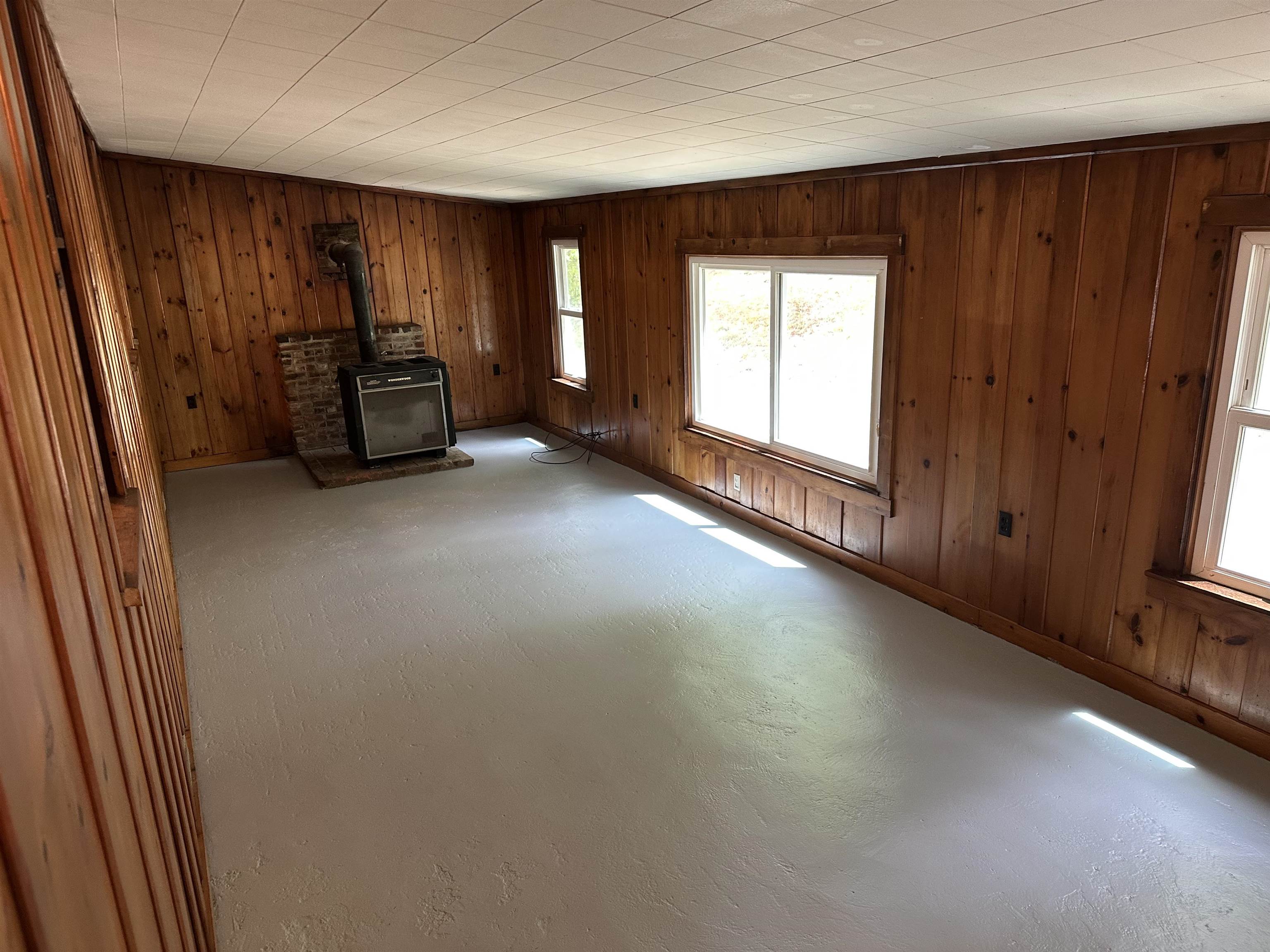 97 North St, Rindge, NH 03461