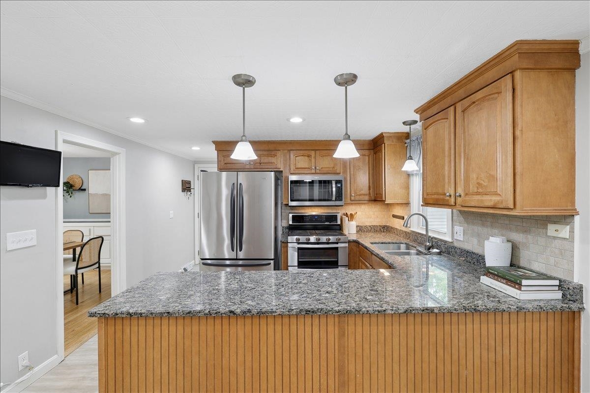 11 Douglas St, Merrimack, NH 03054