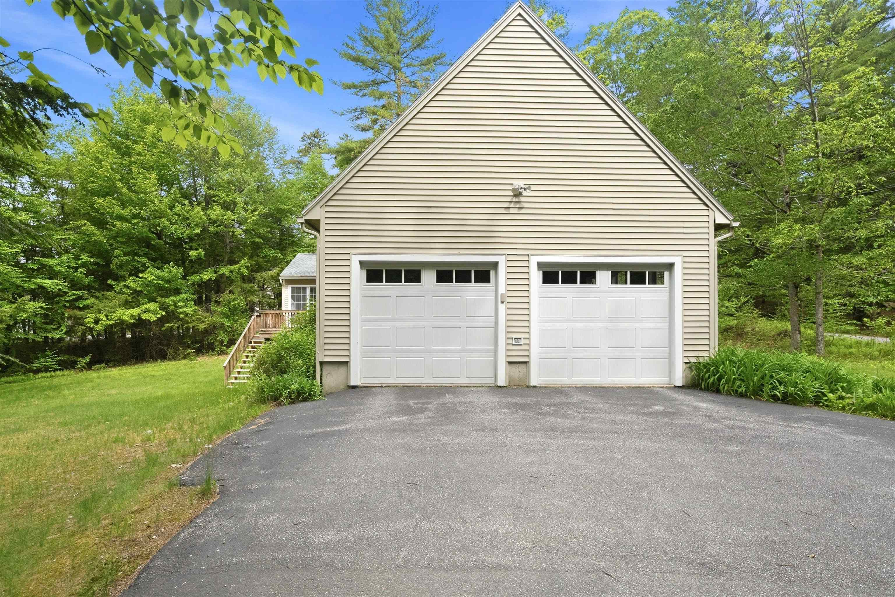36 Church St, Deerfield, NH 03037