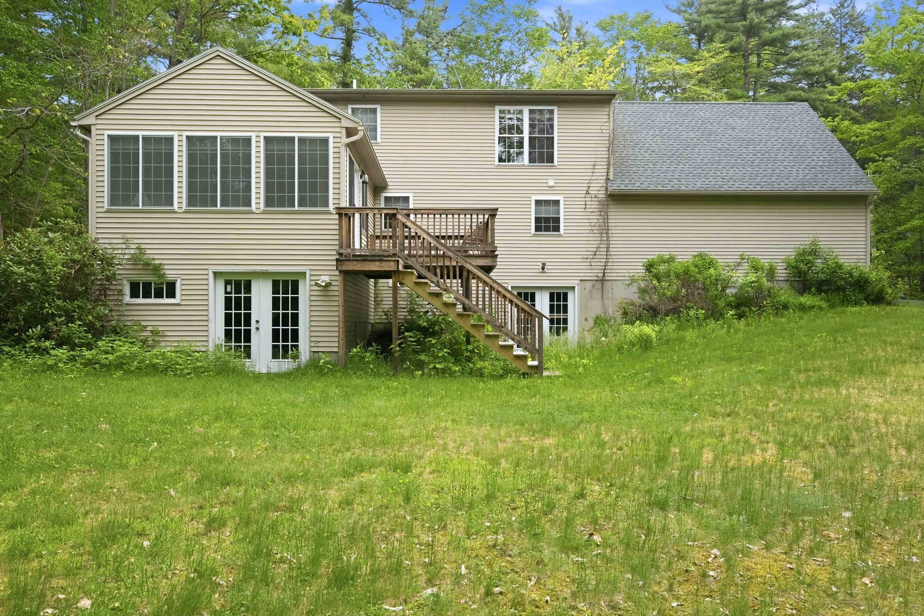 36 Church St, Deerfield, NH 03037
