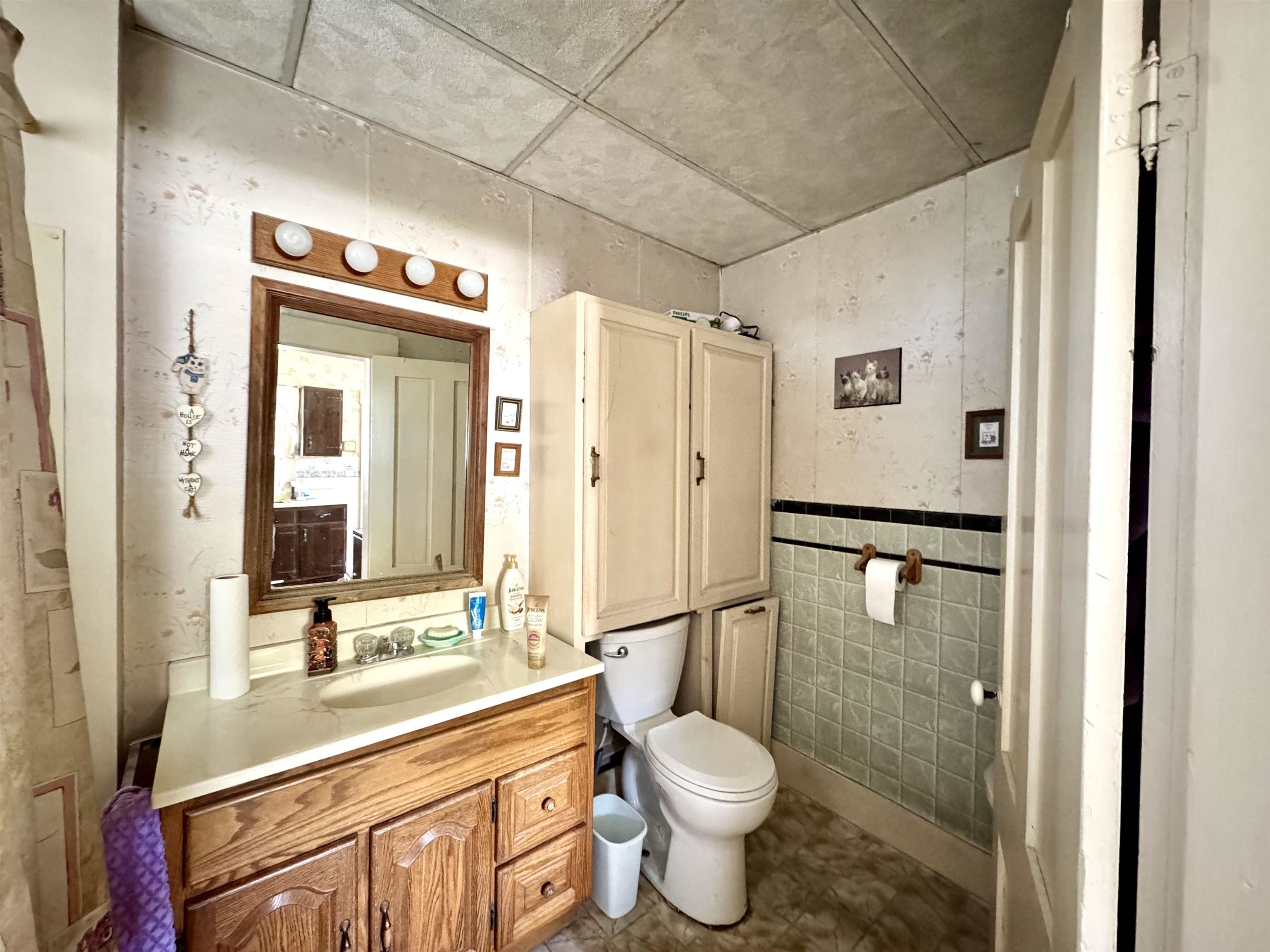 885 Washington St, Stewartstown, NH 03597