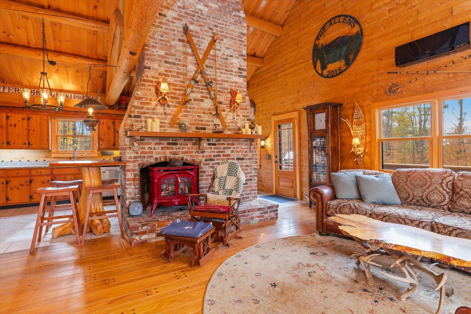 19 Elm Hill Rd, Peterborough, NH 03458