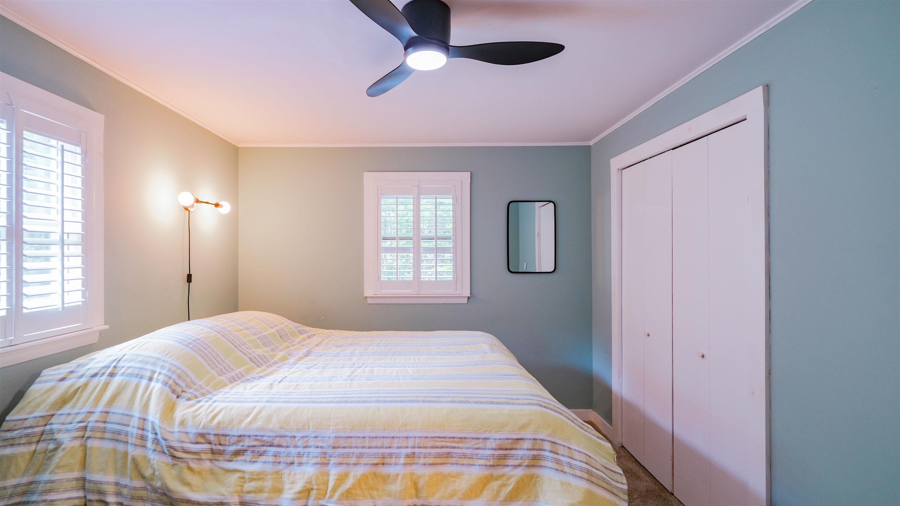Queen bedded room 25374490