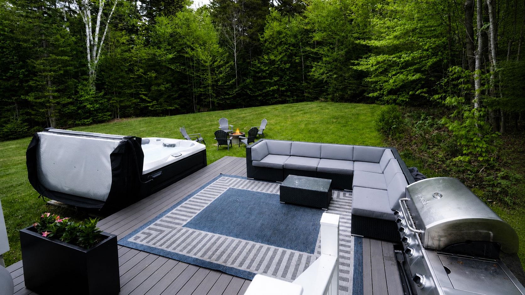 large patio 25374512