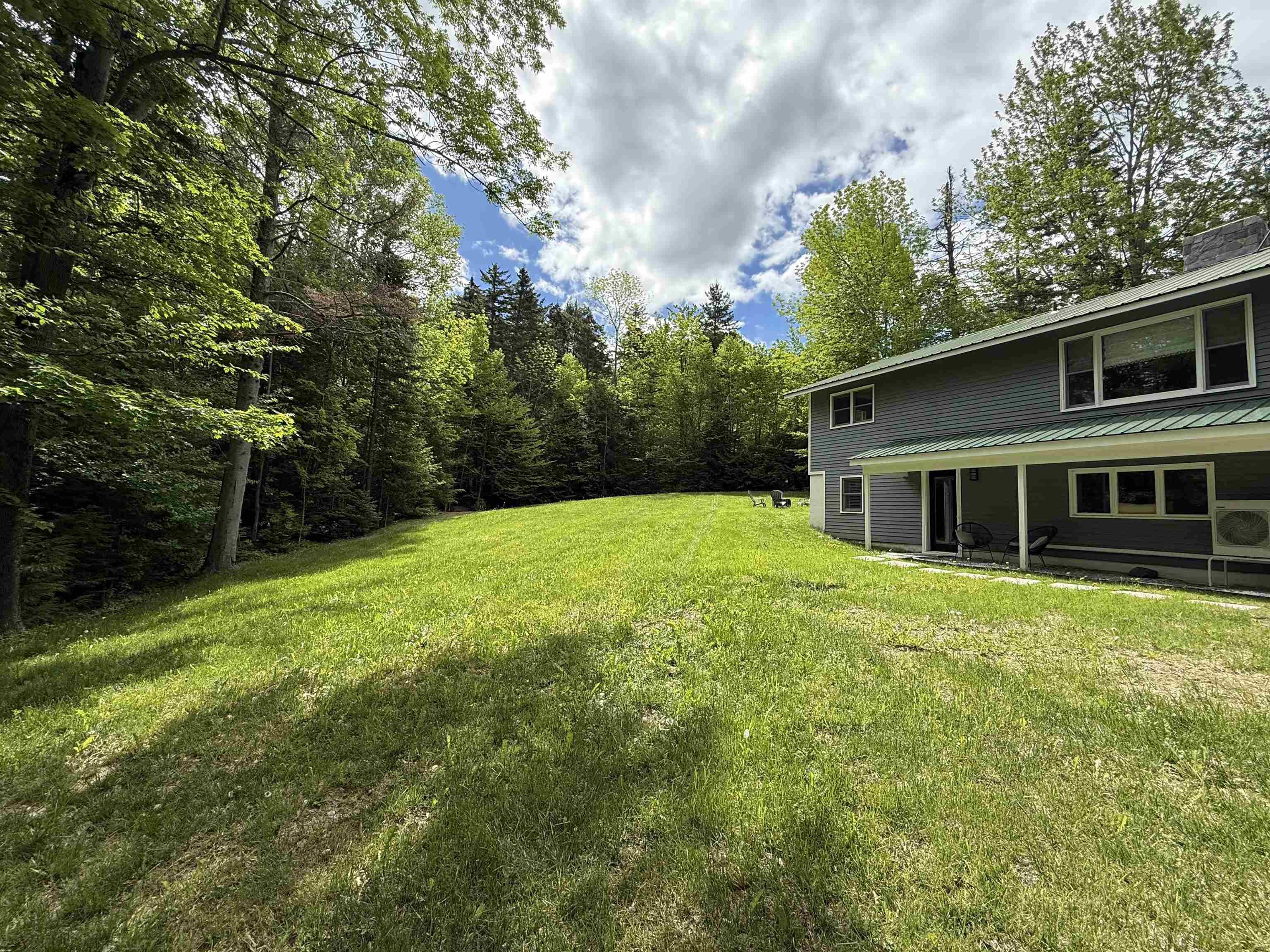 Great space for lawn games 25384756