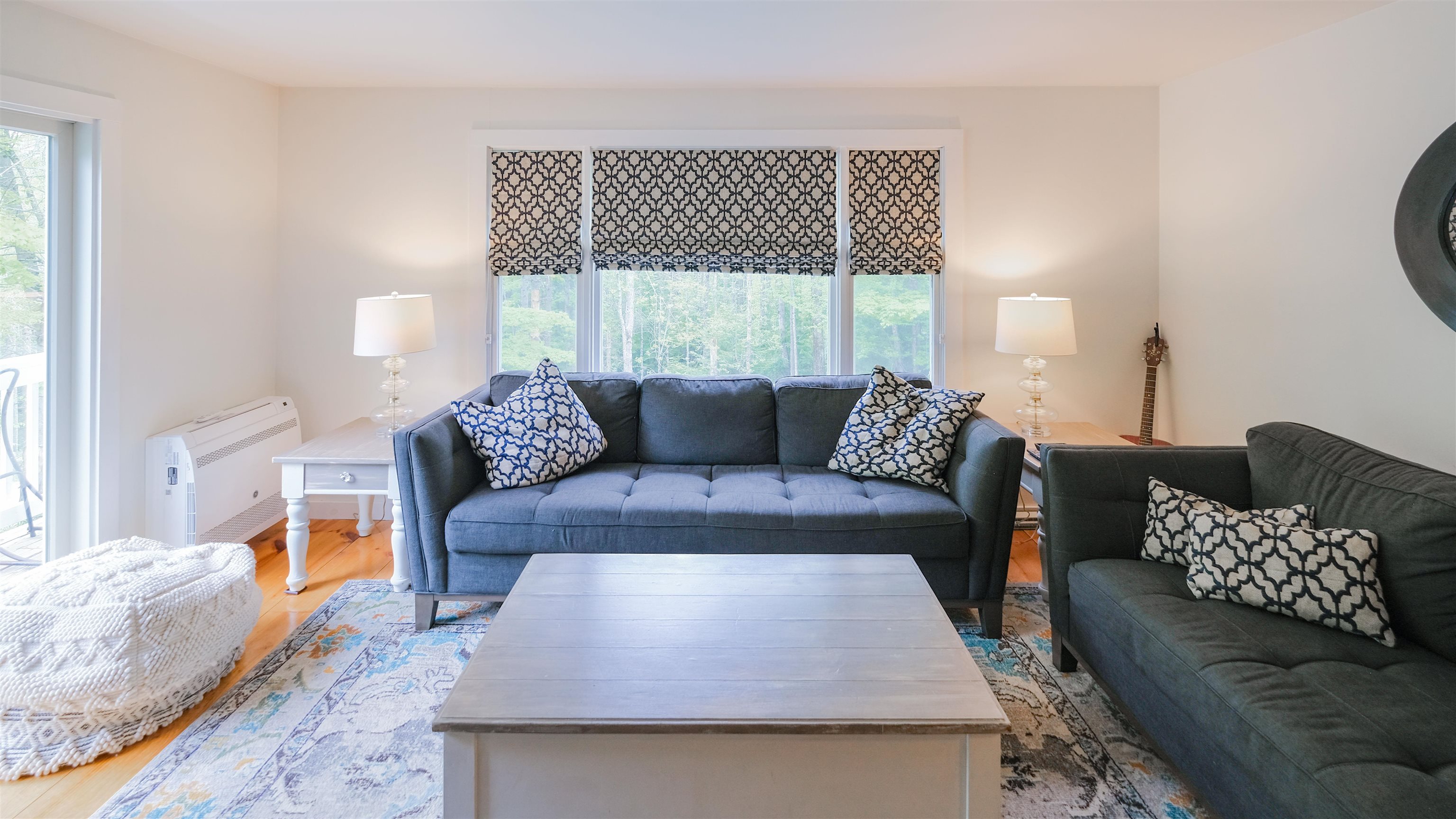 Lots of natural light 25374496