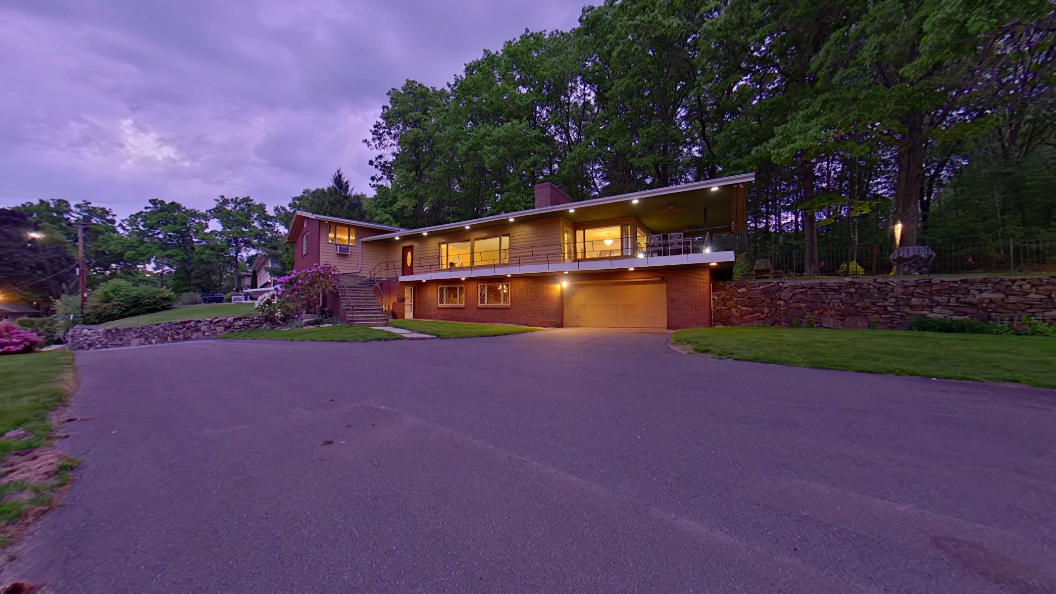 33 High Ridge Rd, Manchester, NH 03104