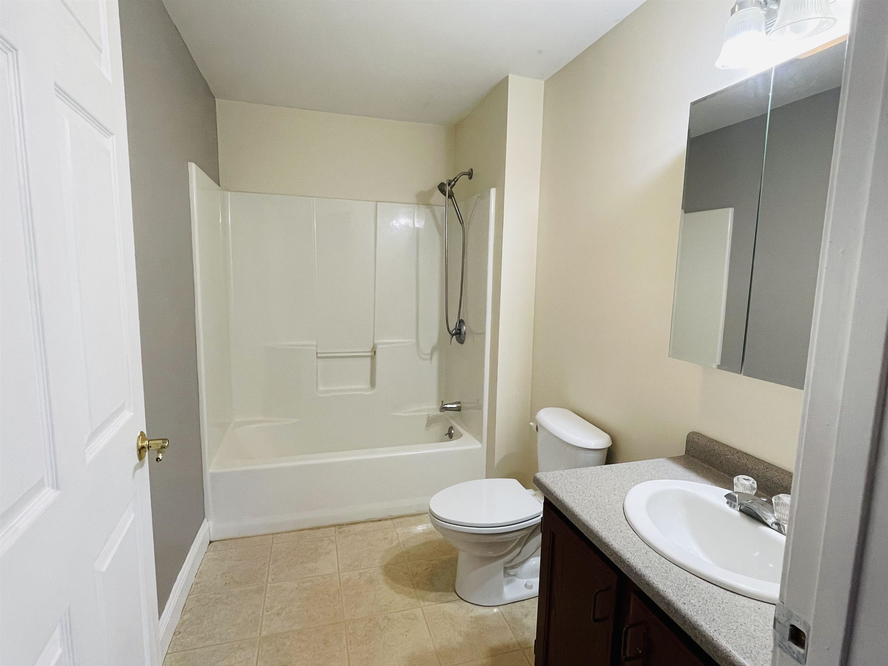 40 Eastern Ave, Manchester, NH 03104