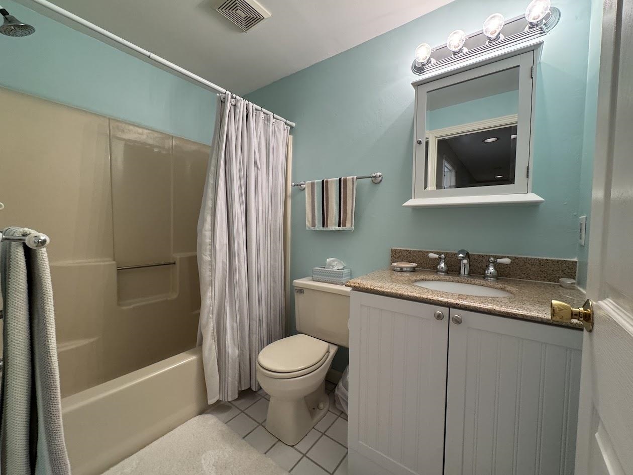 40 Collins Landing Rd, Weare, NH 03281