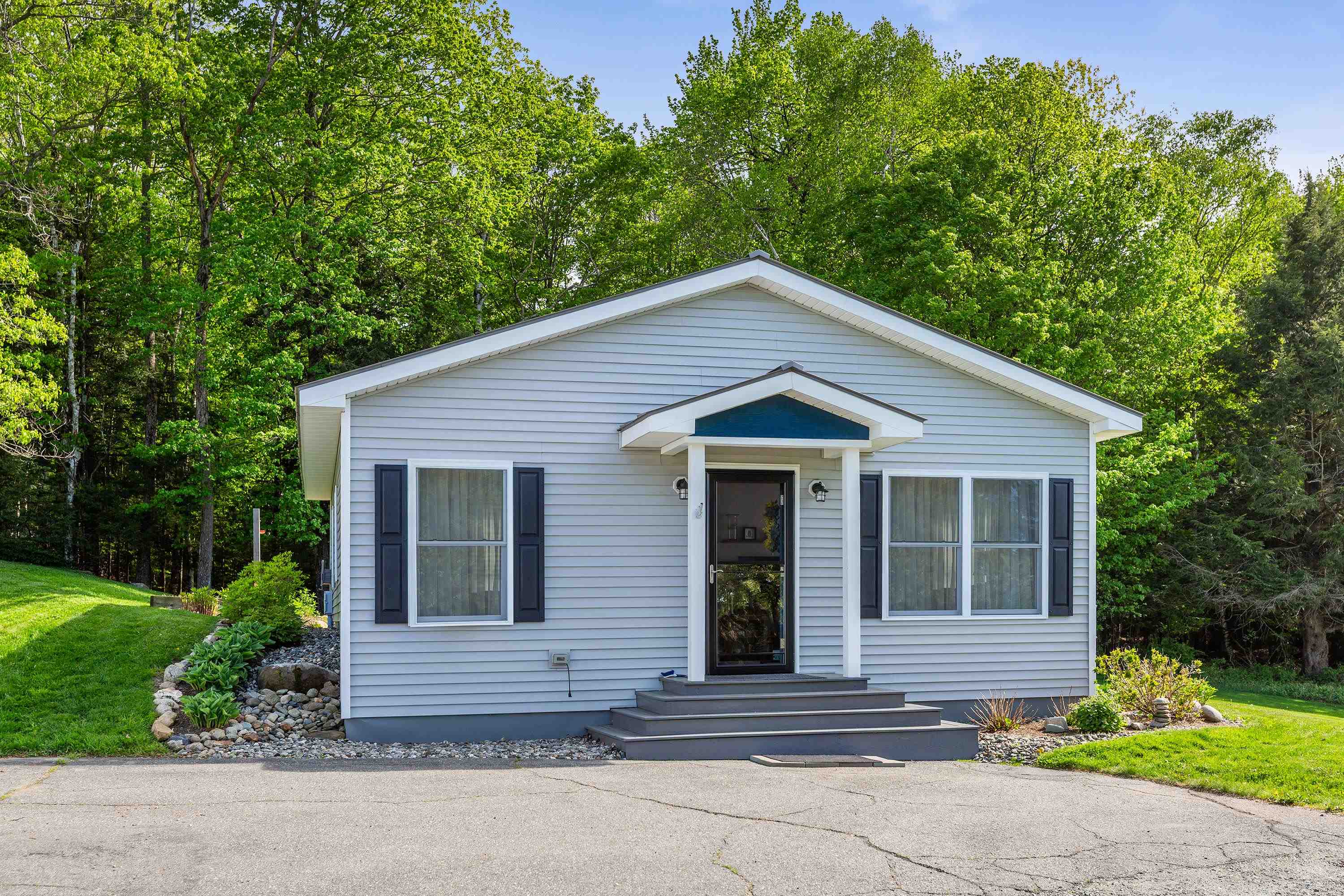 15 Hillcrest Dr, Lebanon, NH 03766
