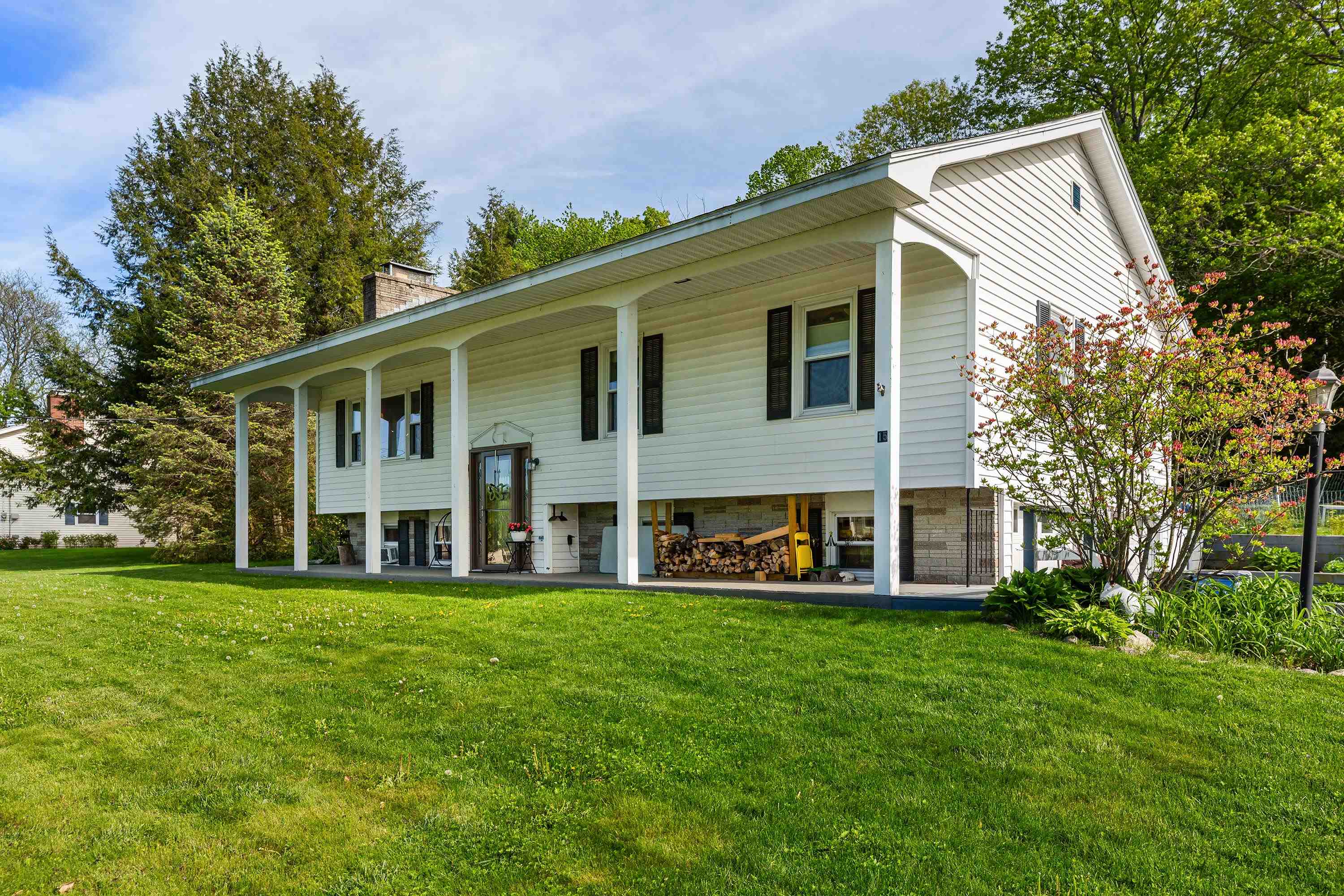 15 Hillcrest Dr, Lebanon, NH 03766