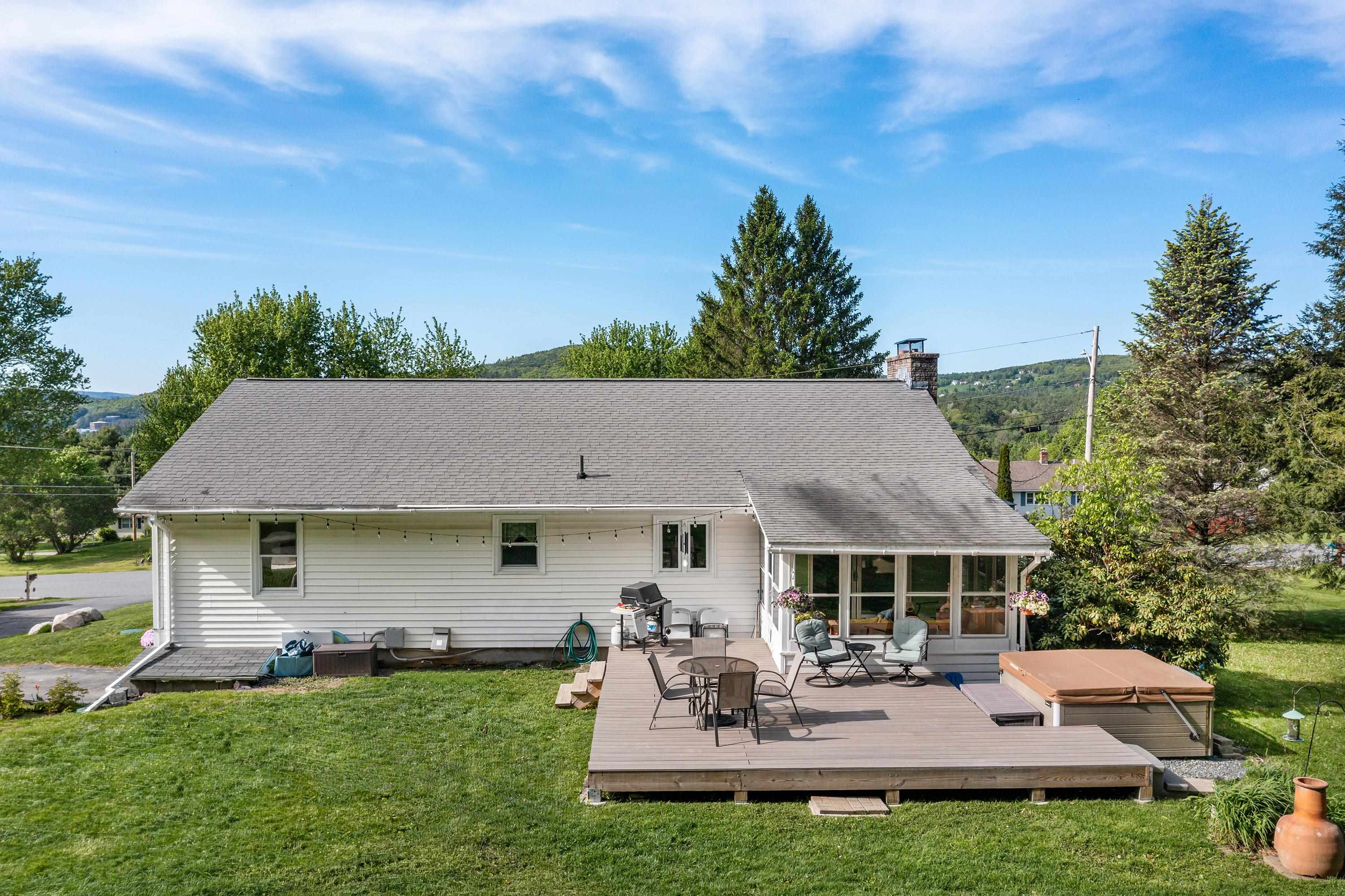 15 Hillcrest Dr, Lebanon, NH 03766