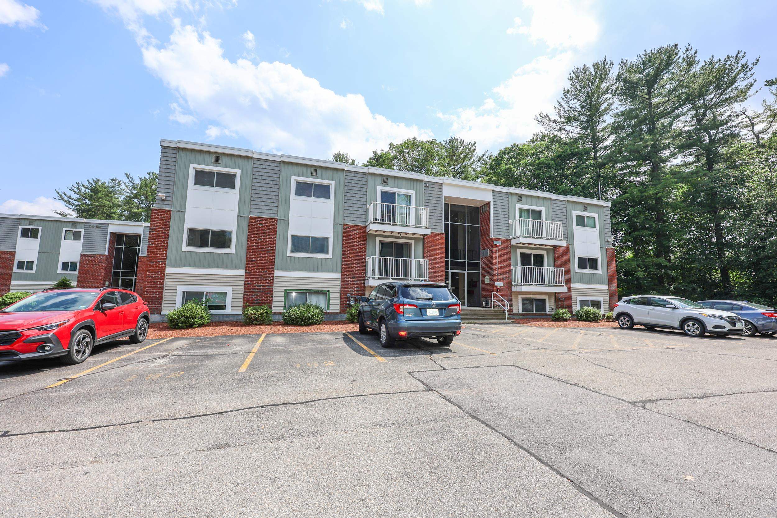 152 L Capitol Hill Dr, Londonderry, NH 03053